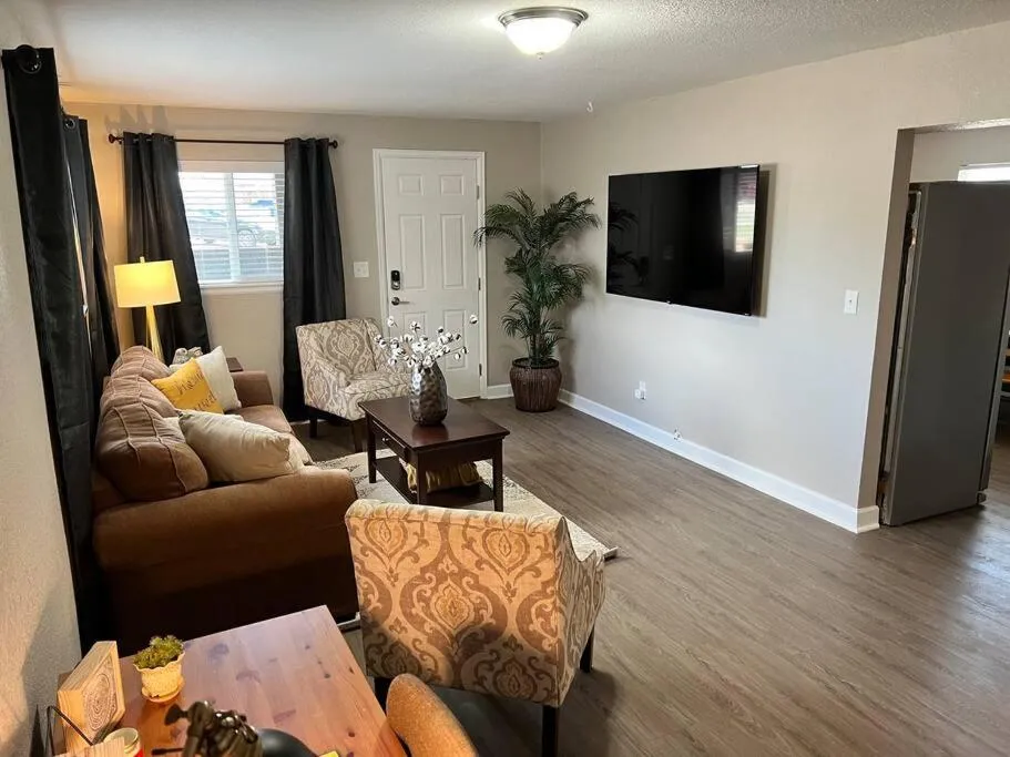 Spacious Westminster 2bd/1ba