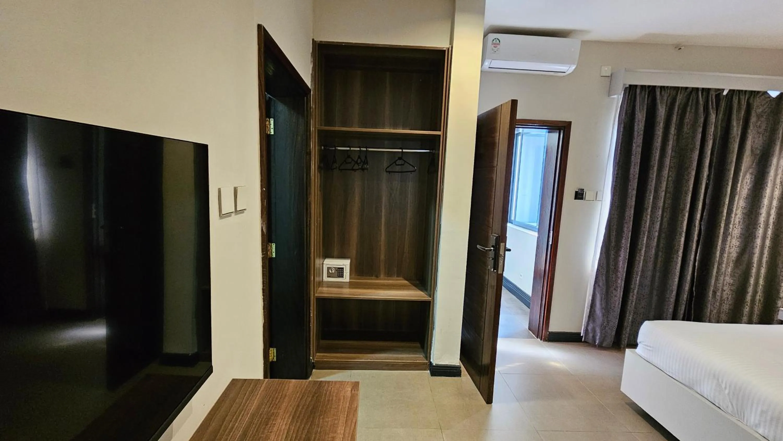 safe, Bed in The Ivory Hotel