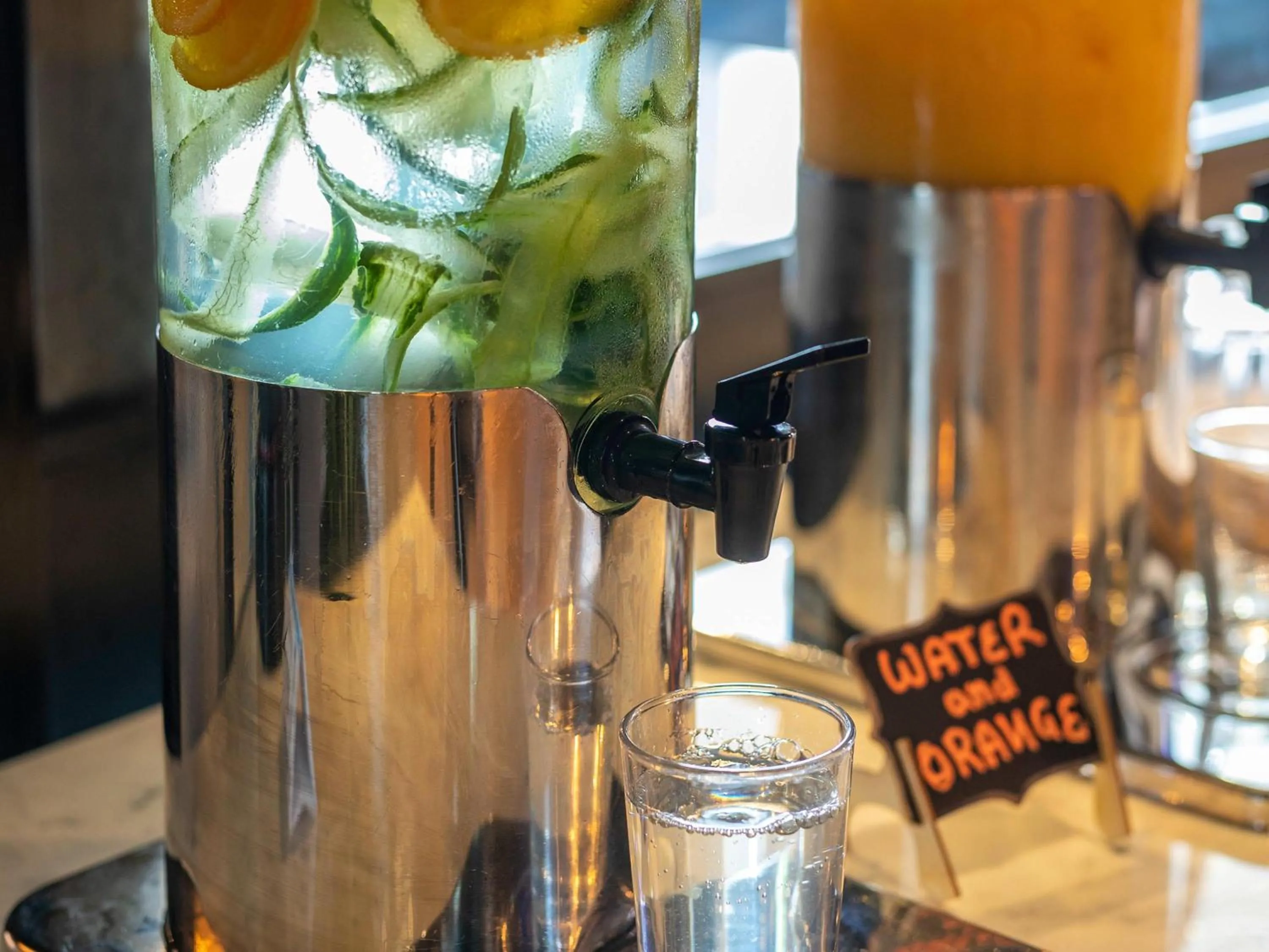 Restaurant/places to eat in Novotel Birmingham Airport Terminal Building - NEC