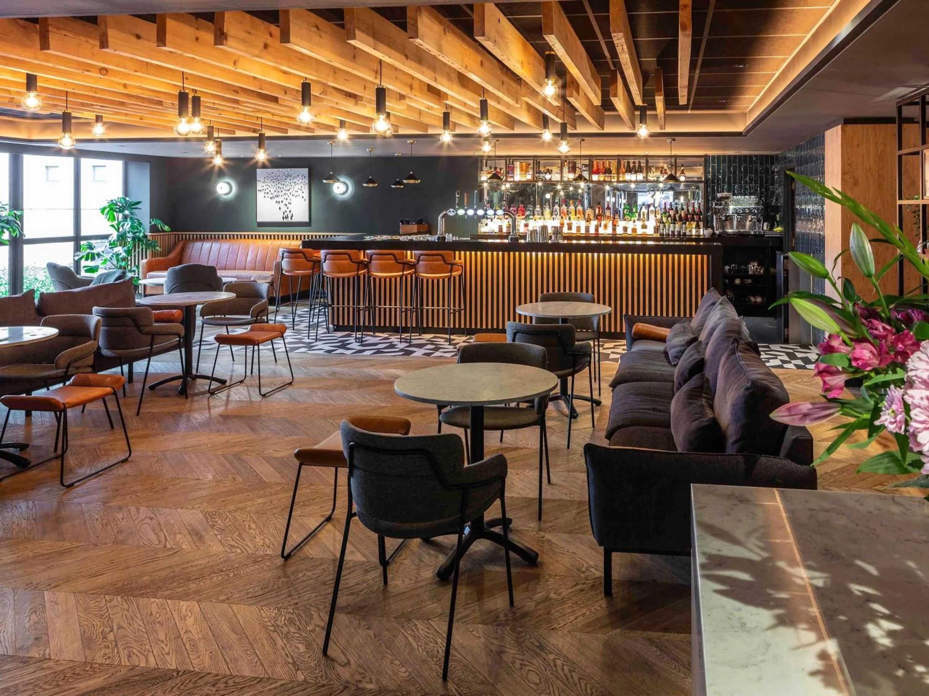 Lounge or bar in Novotel Birmingham Airport Terminal Building - NEC