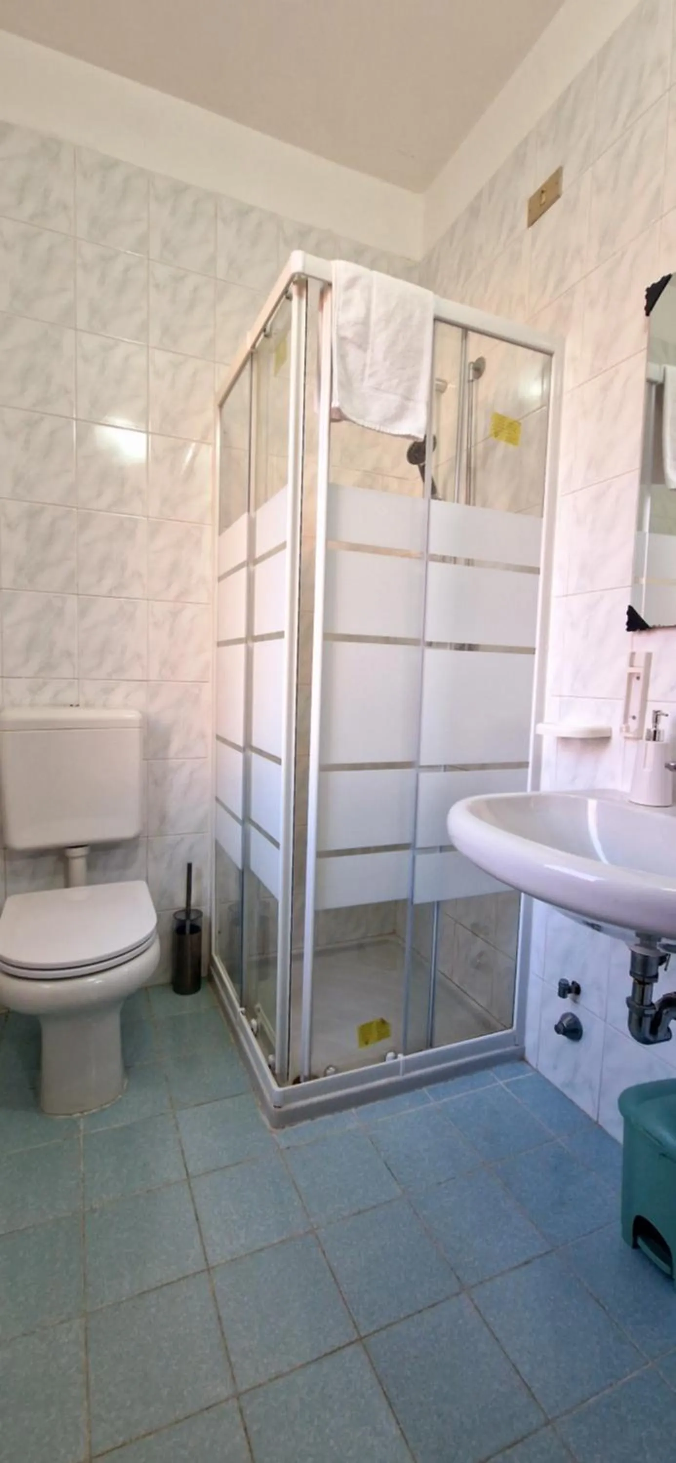 Shower in Hotel Tito