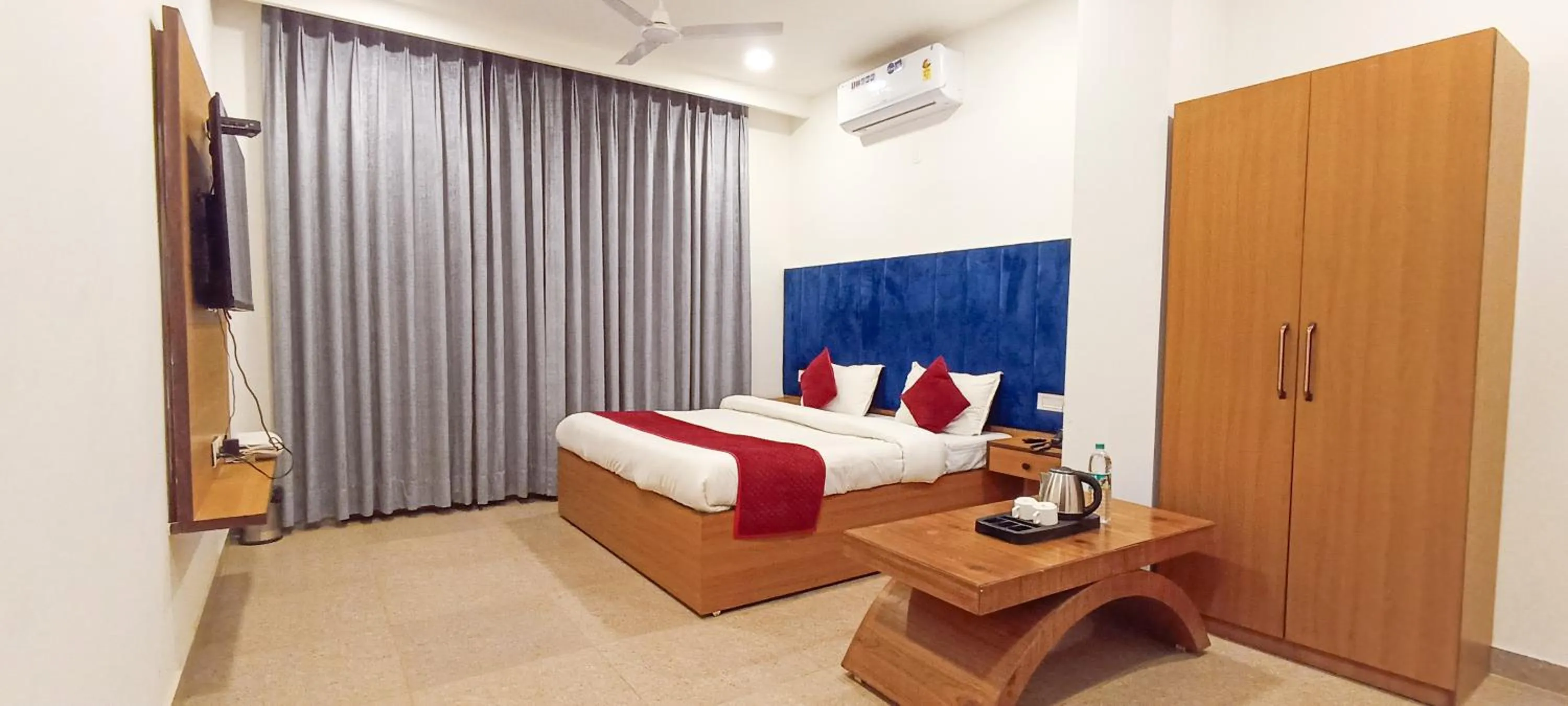 Hotel Lake View - Near Sukhna Lake