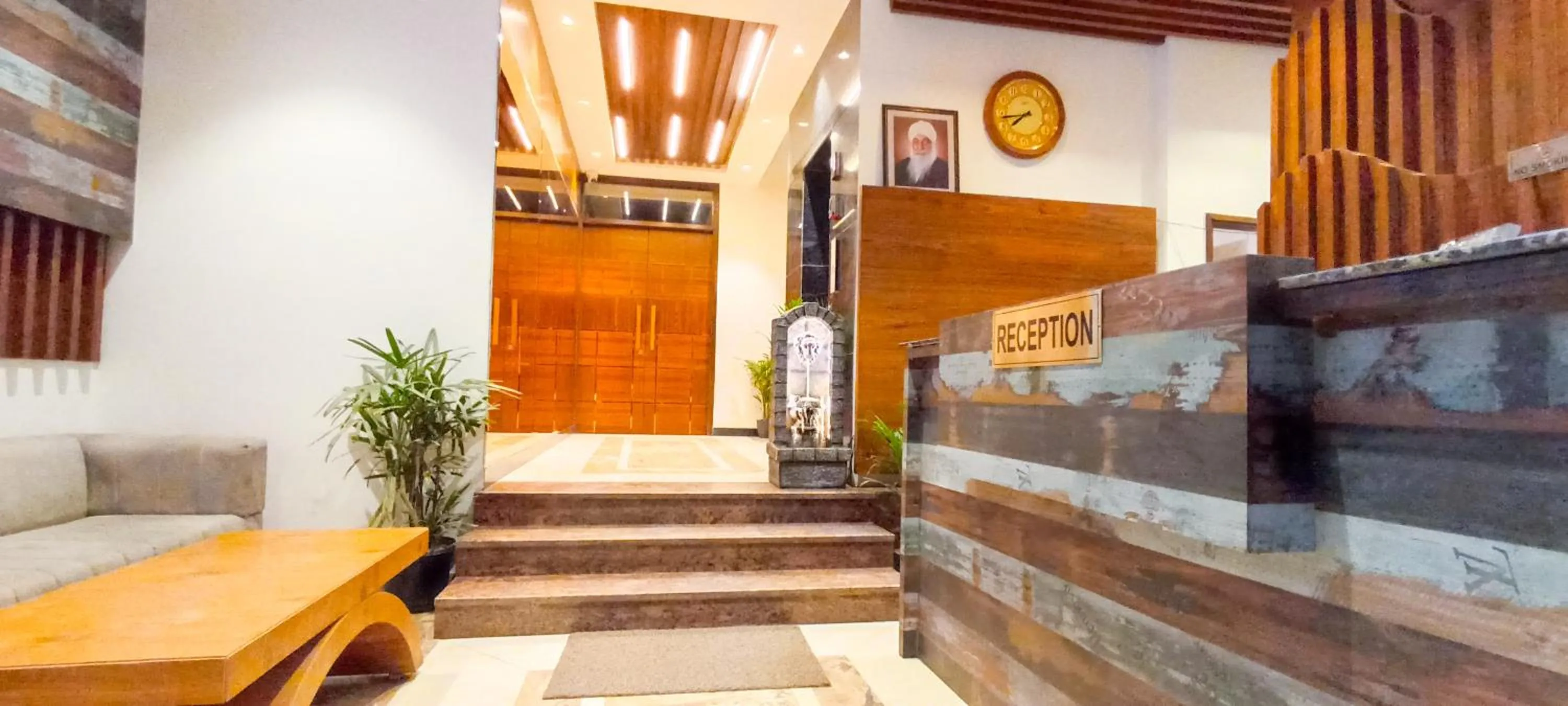 Hotel Lake View - Near Sukhna Lake