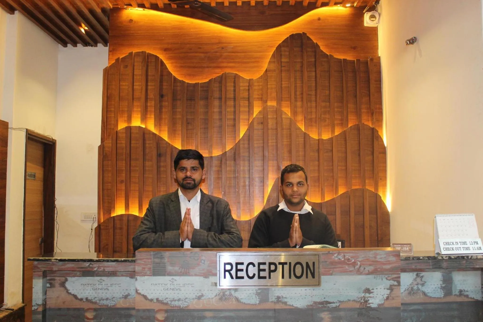 Hotel Lake View - Near Sukhna Lake