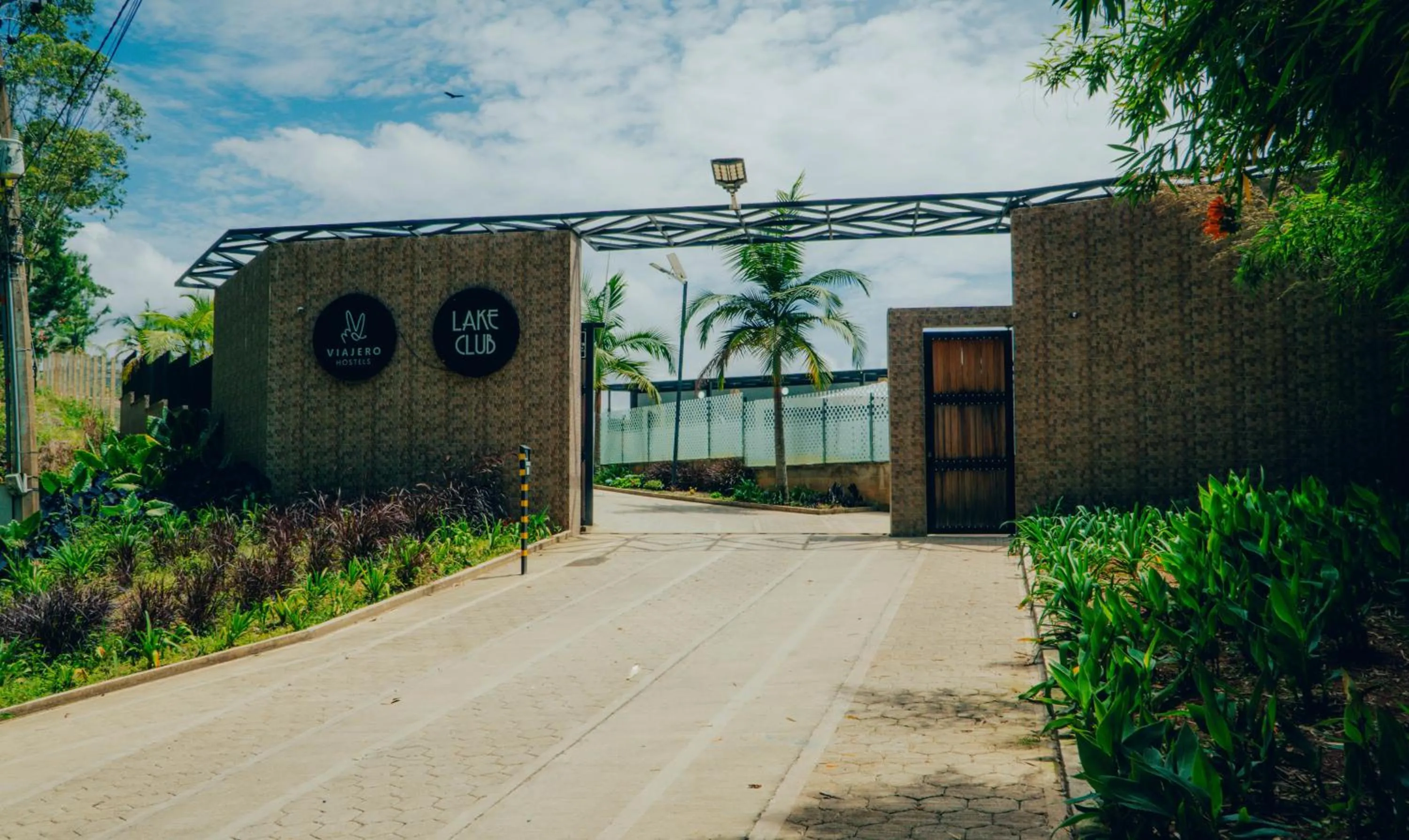 Property building in Viajero Guatapé Hostel & Lake Club