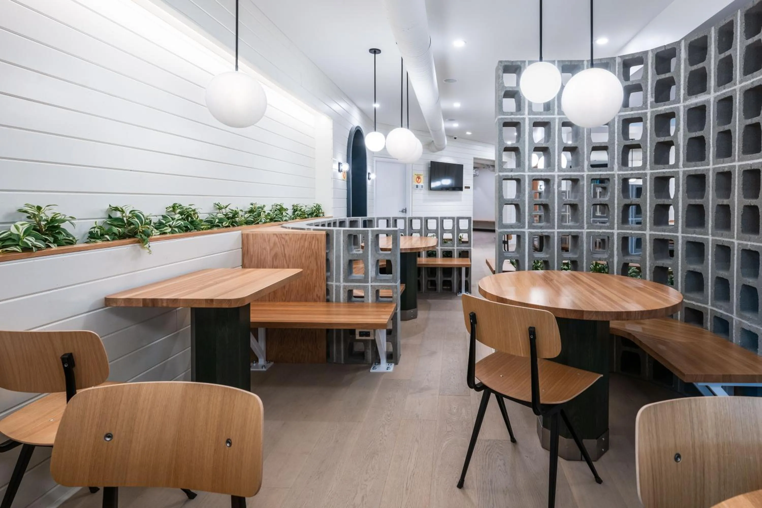 Restaurant/places to eat in VRGE Revelstoke