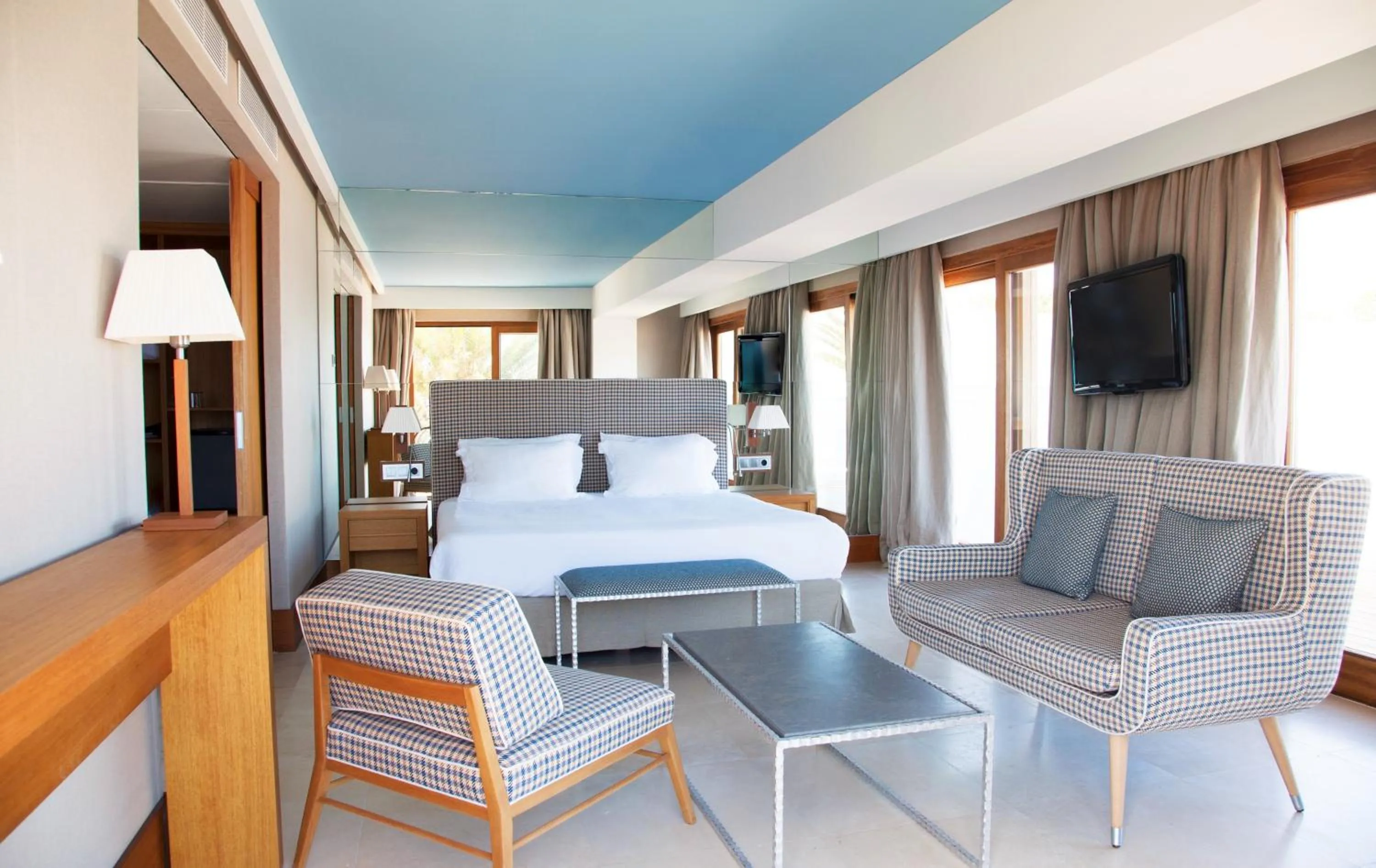 Seating area, Bed in Gecko Hotel & Beach Club