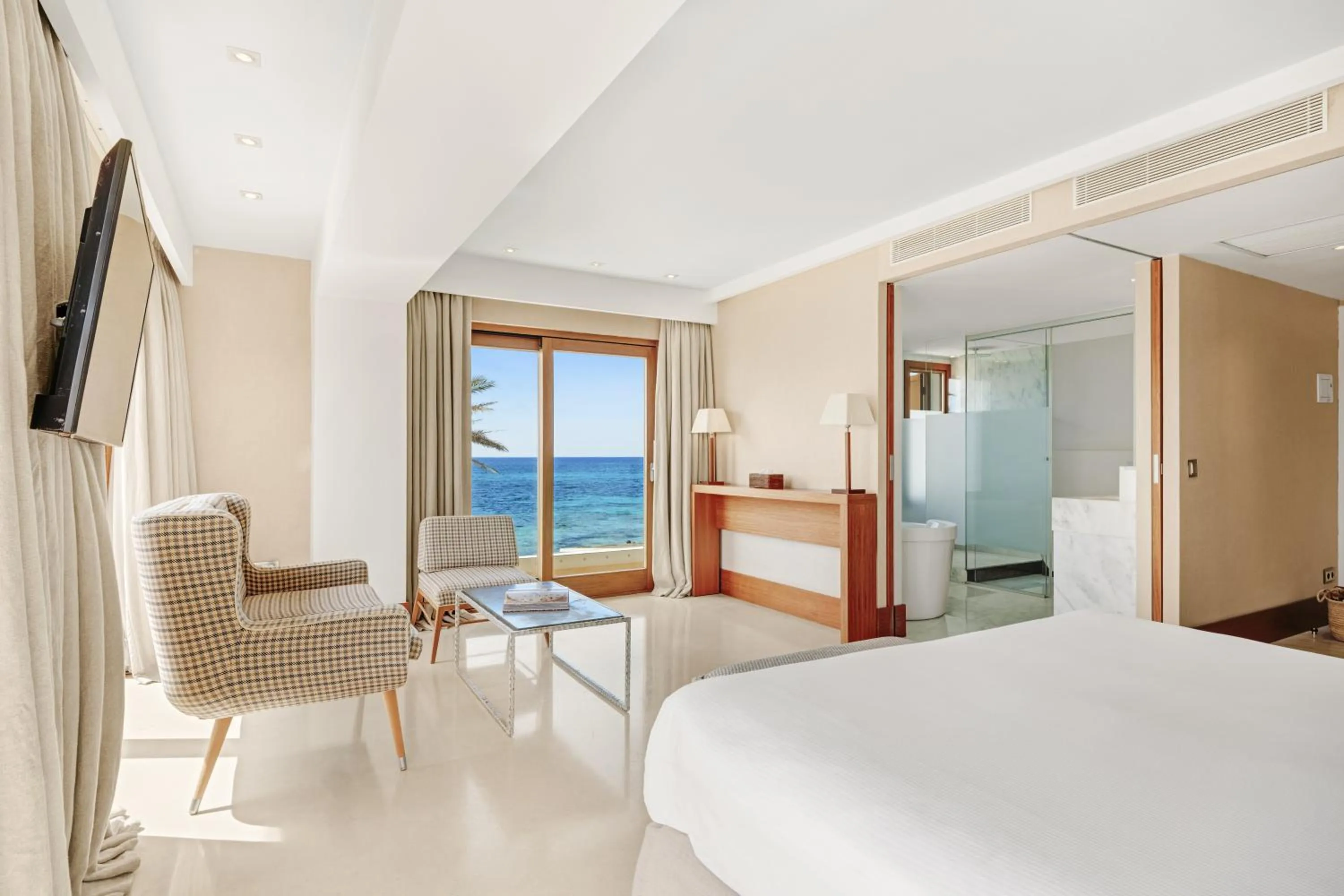 Photo of the whole room, Bed in Gecko Hotel & Beach Club