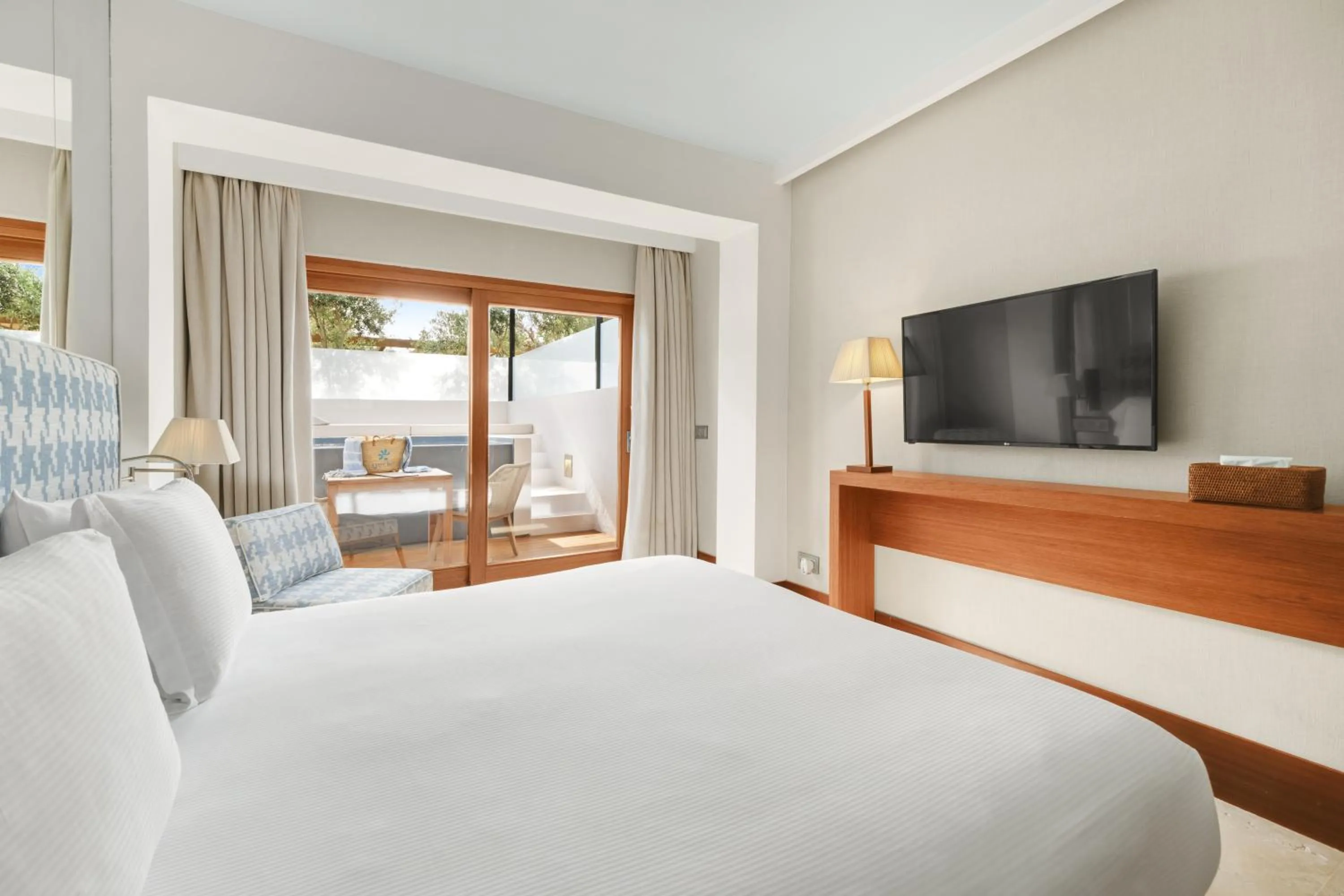 View (from property/room), Bed in Gecko Hotel & Beach Club