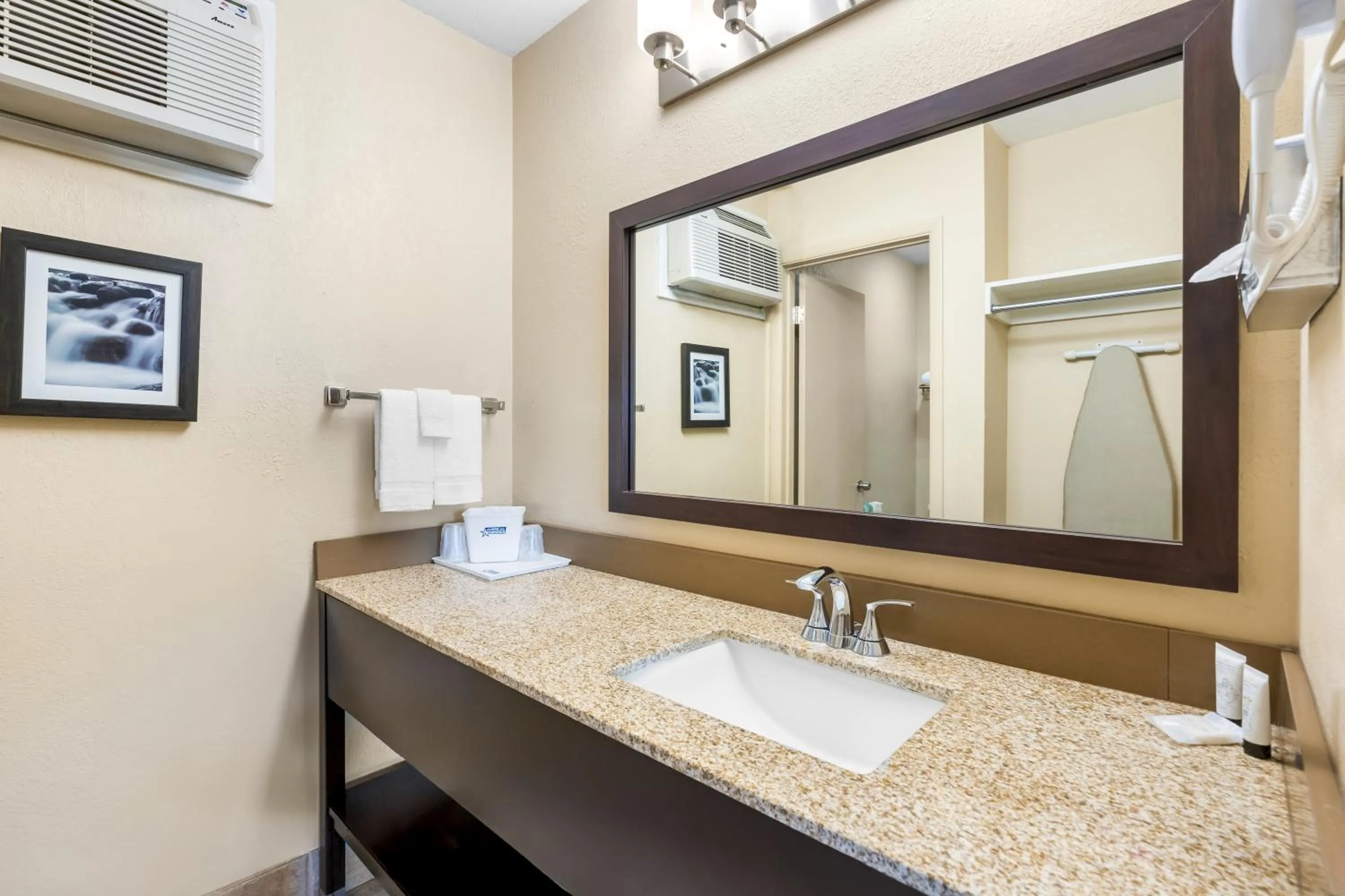 Bathroom in Americas Best Value Inn Yakima