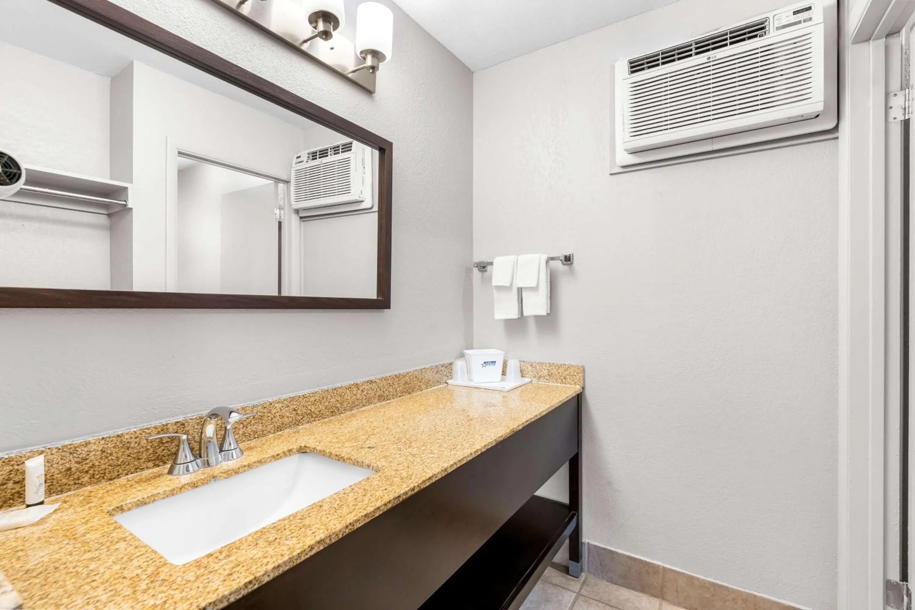 Bathroom in Americas Best Value Inn Yakima