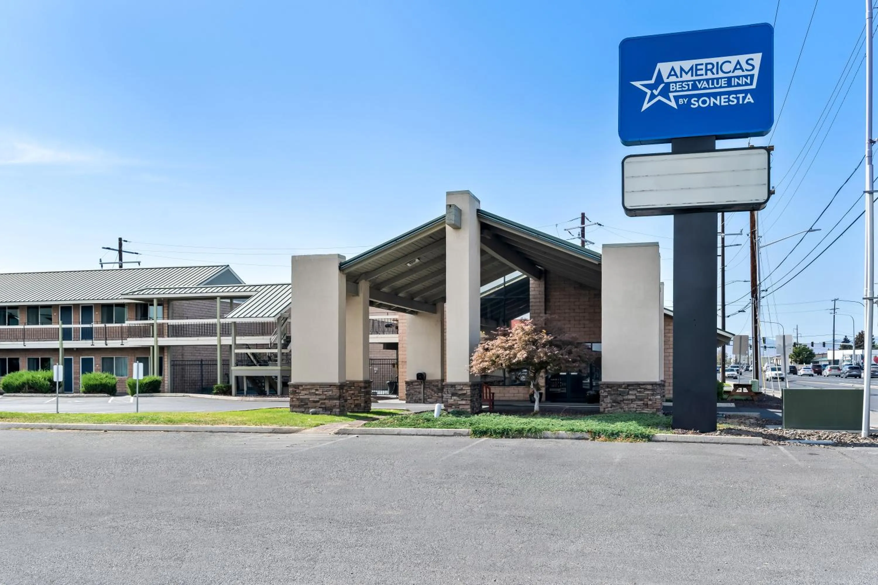 Property building in Americas Best Value Inn Yakima