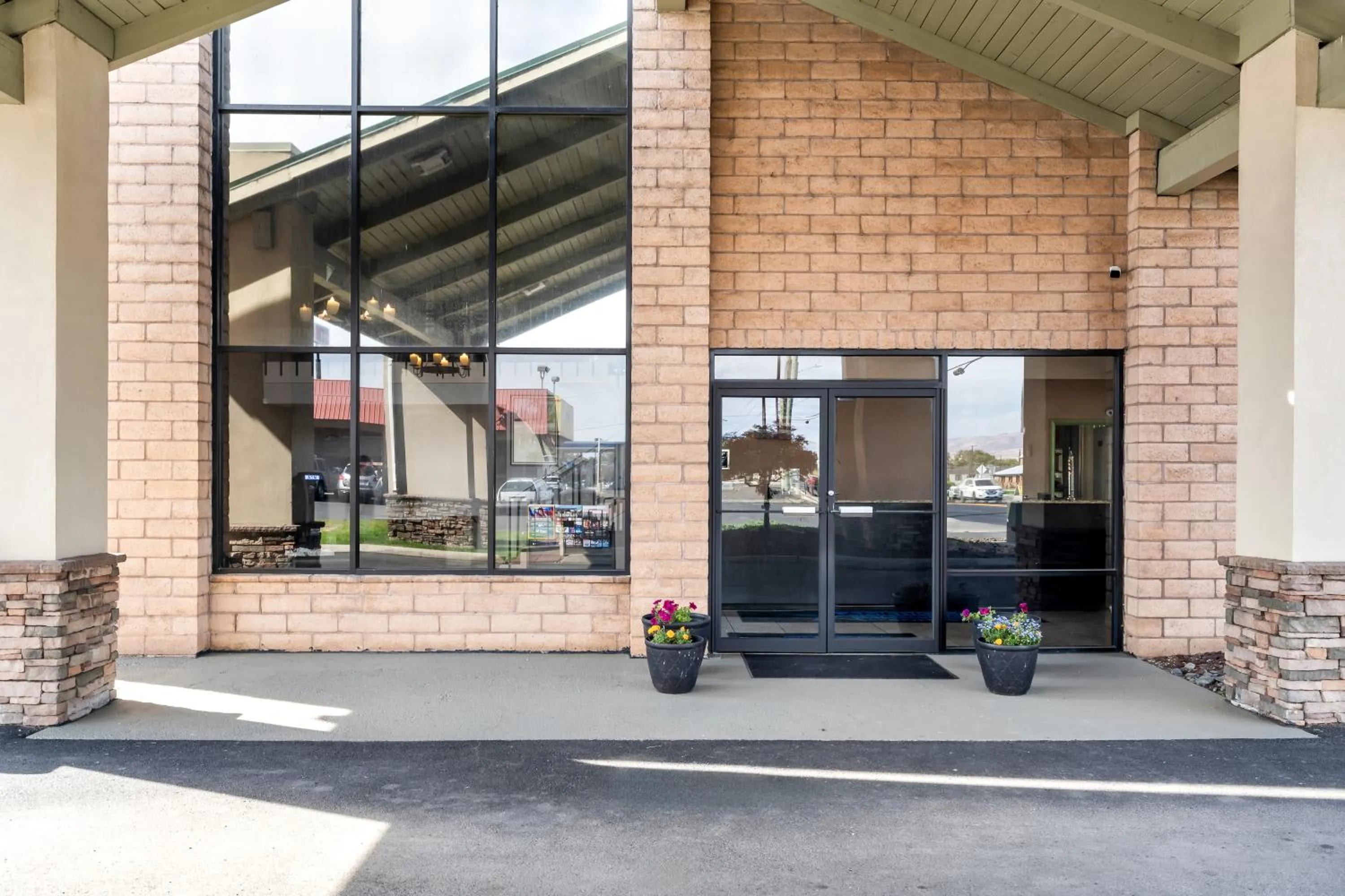 Facade/entrance in Americas Best Value Inn Yakima
