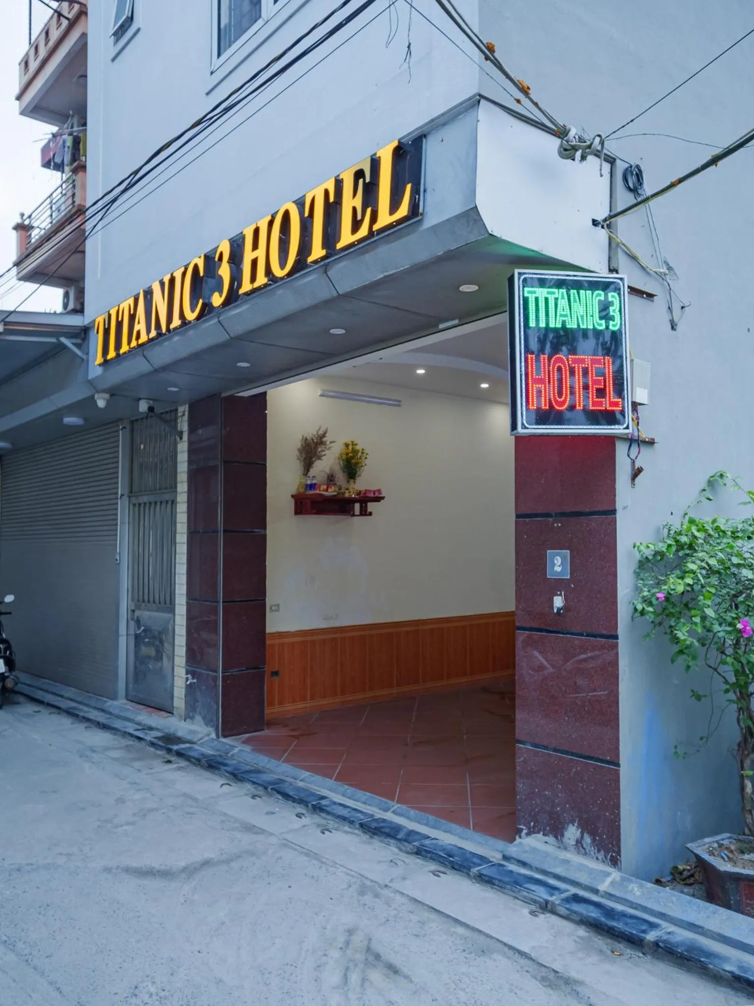 Property building in TITANIC 3 HOTEL