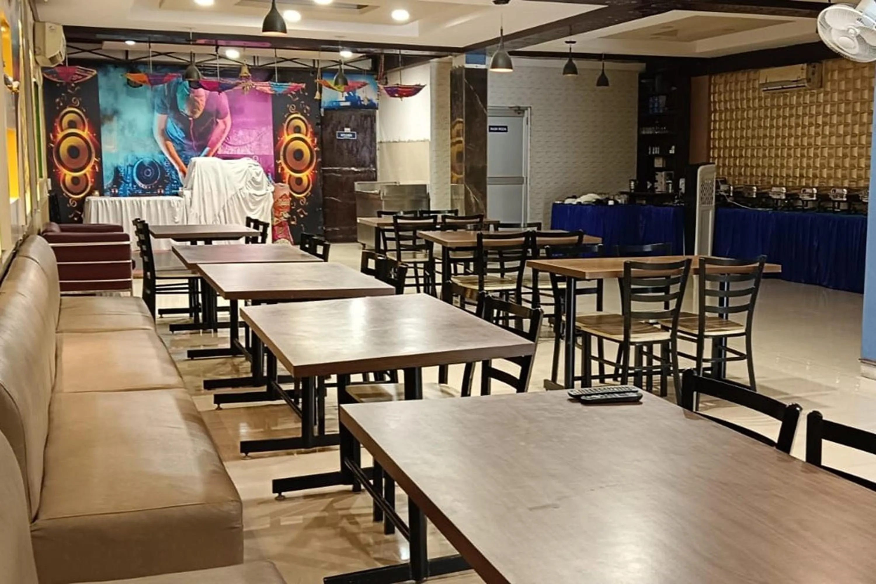 Restaurant/places to eat in Hotel Shree Kanta