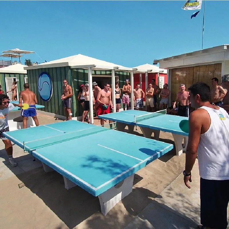 Hotel ARENA con Piscina