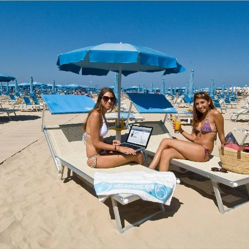 Hotel ARENA con Piscina