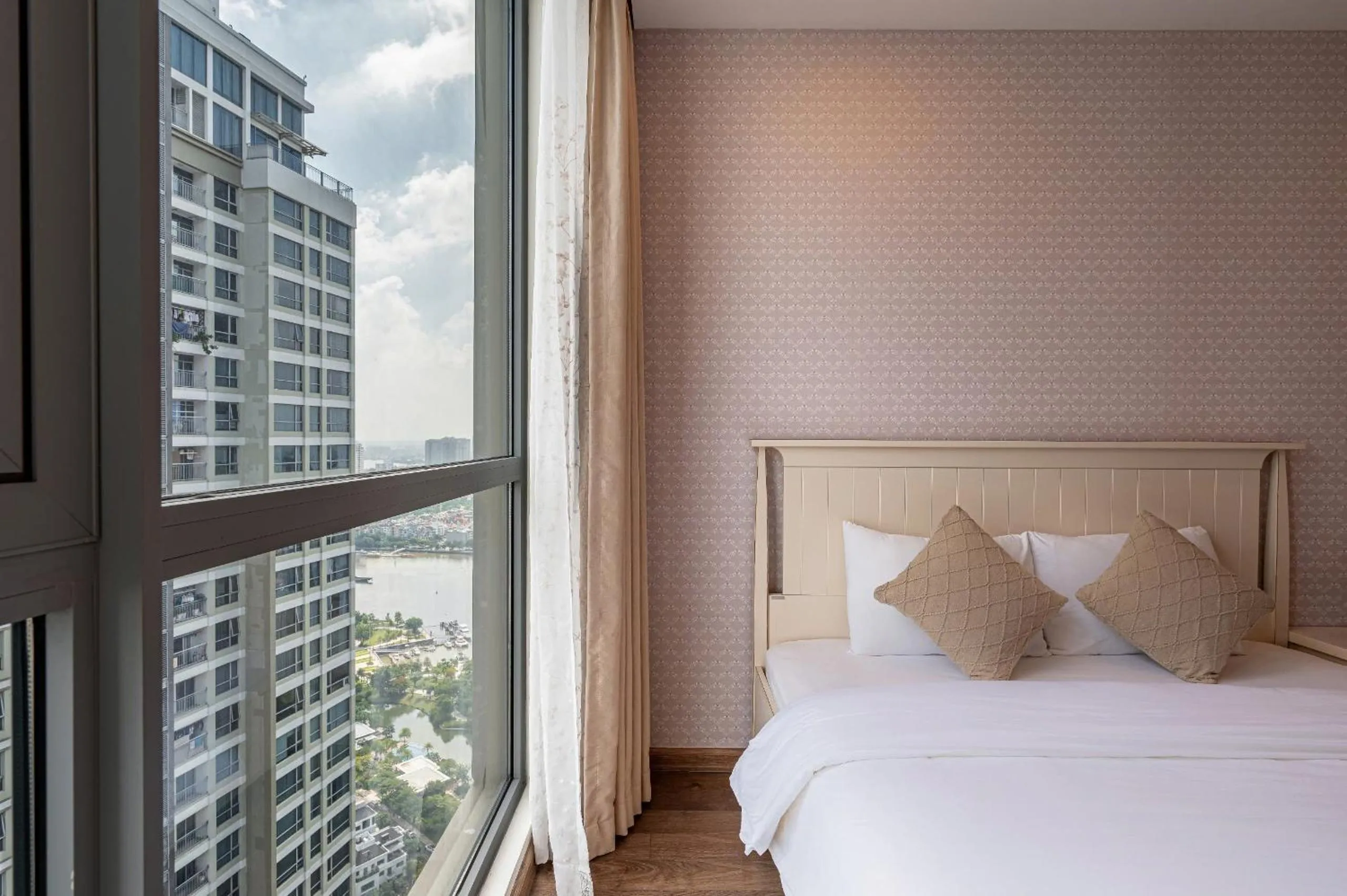 Bed in Urban Zen Saigon - Vinhomes Landmark 81