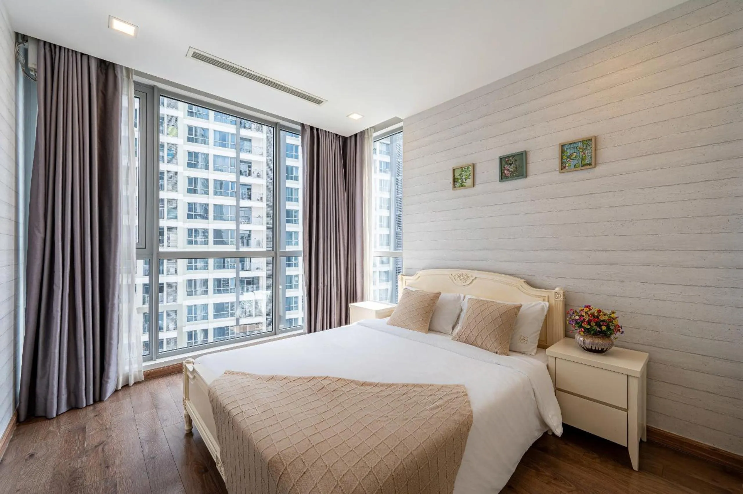 Bed in Urban Zen Saigon - Vinhomes Landmark 81