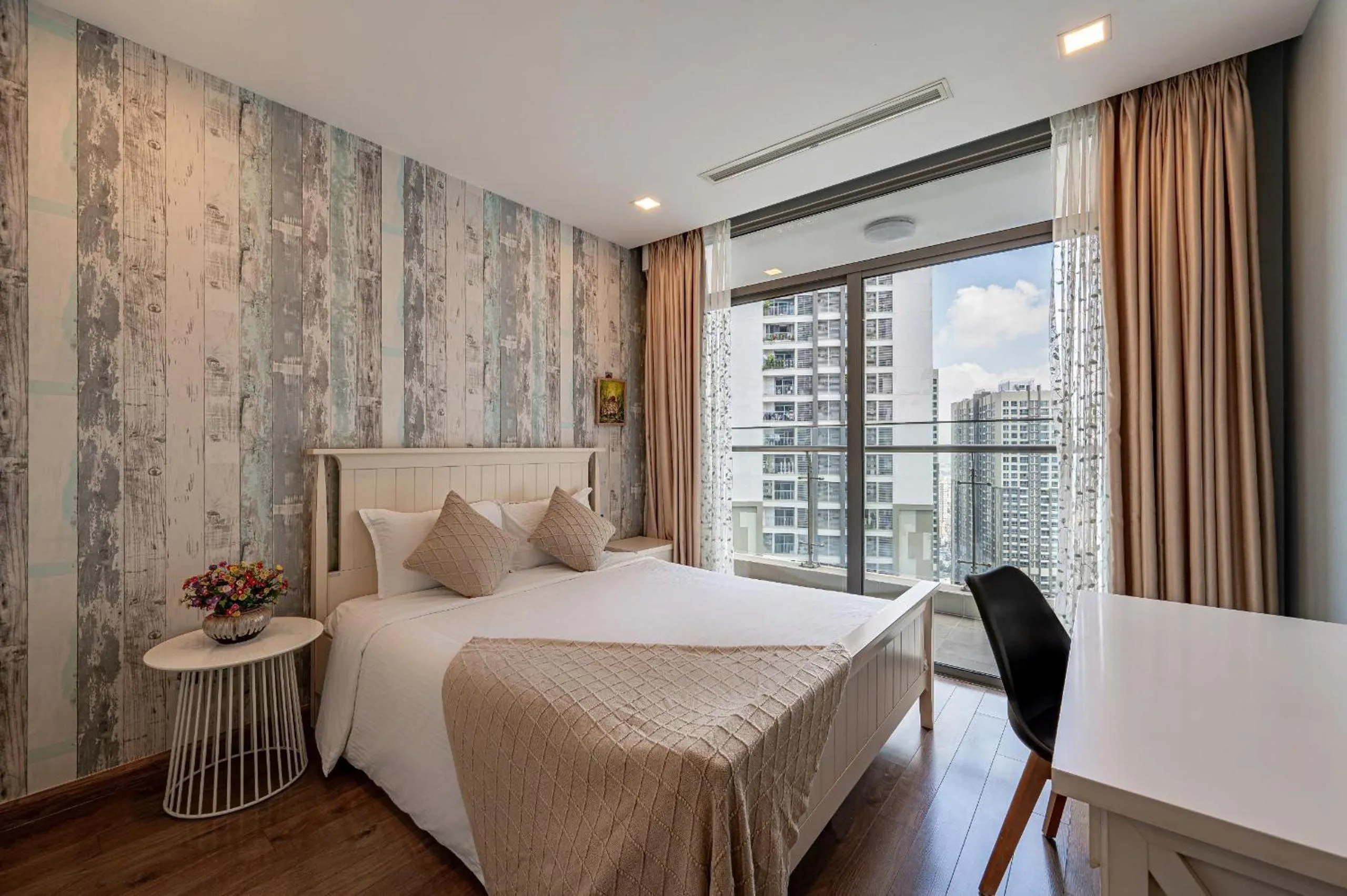 Bed in Urban Zen Saigon - Vinhomes Landmark 81