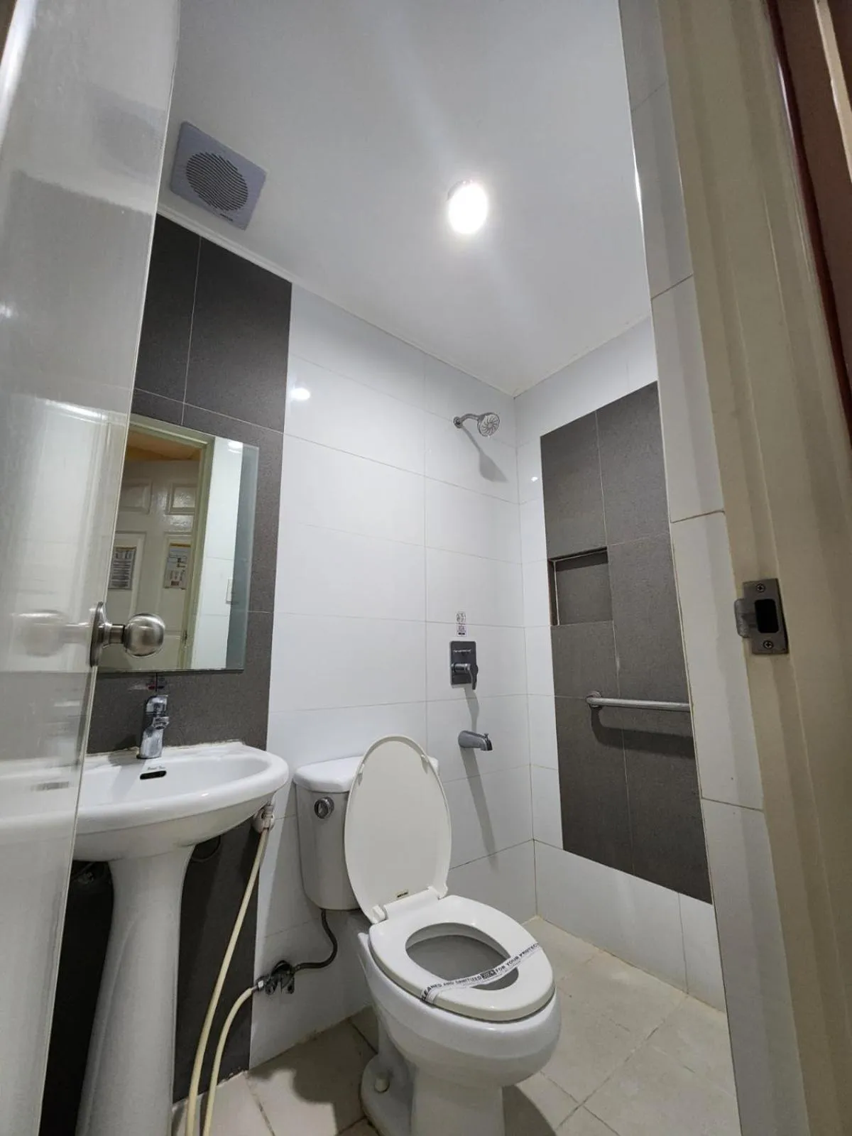 Bathroom in Hotel Sogo Davao