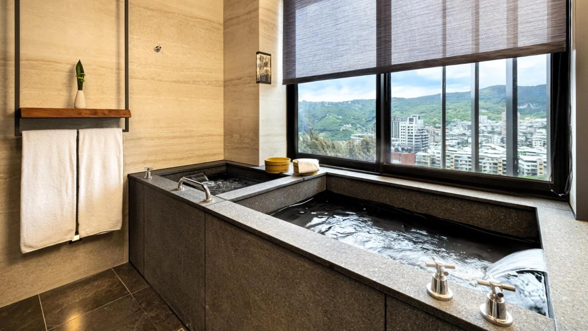 Hot Spring Bath in 北投晶泉丰旅 Wellspring by Silks Beitou