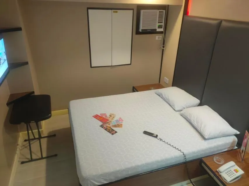 Bed in Hotel Sogo Macapagal