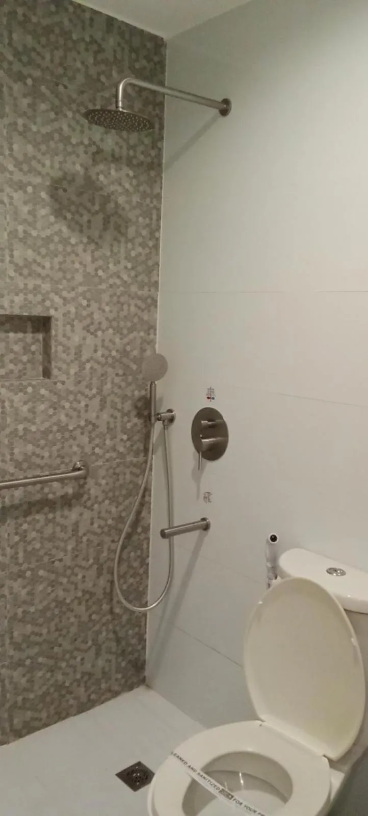 Shower in Hotel Sogo Buendia