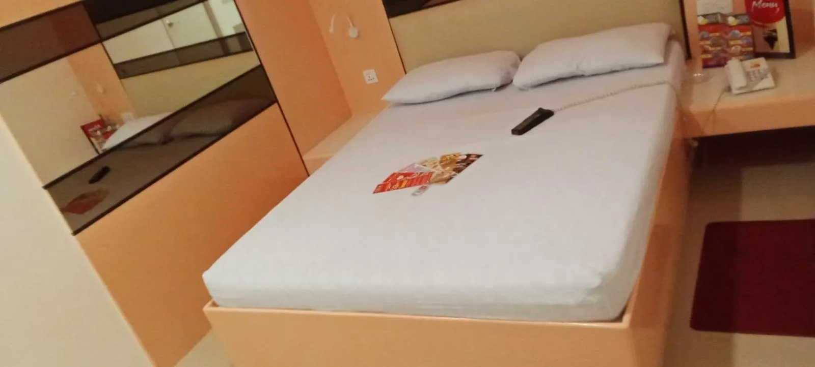 Bed in Hotel Sogo Buendia