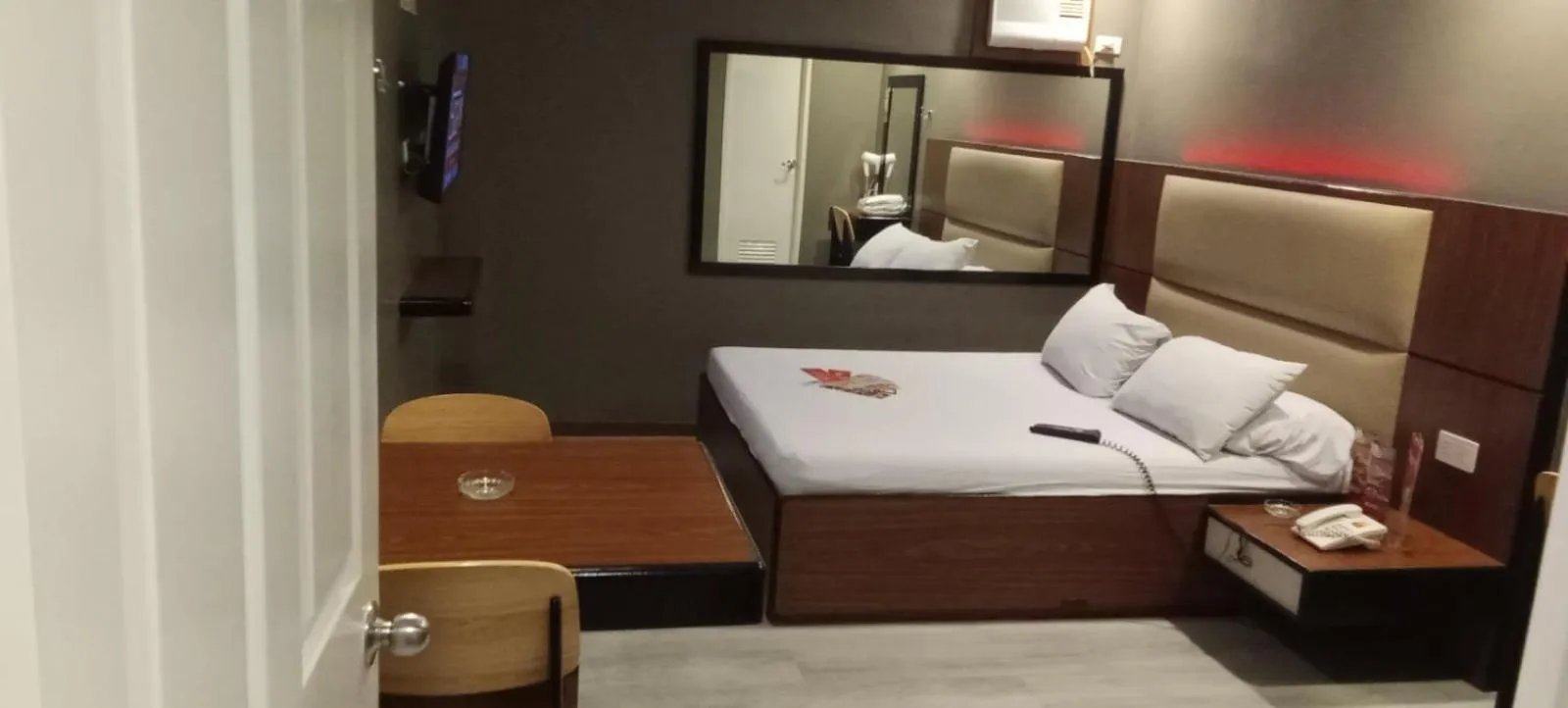 Bed in Hotel Sogo Buendia