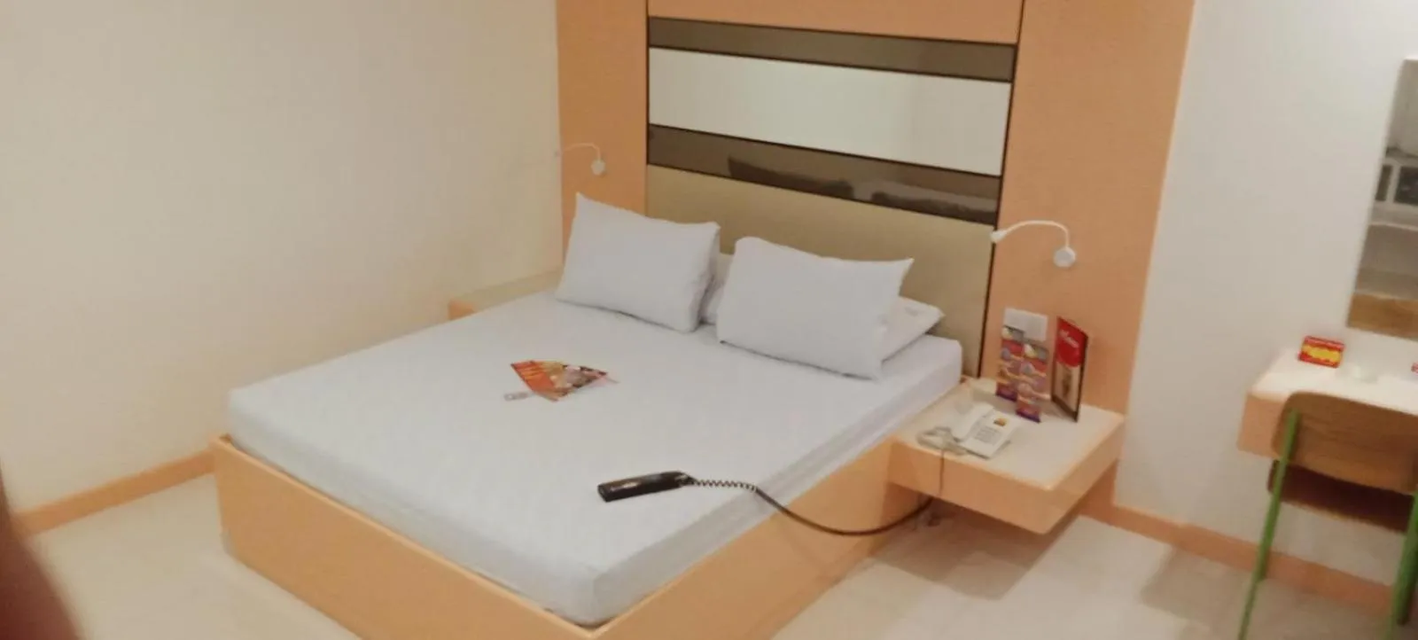 Bed in Hotel Sogo Buendia