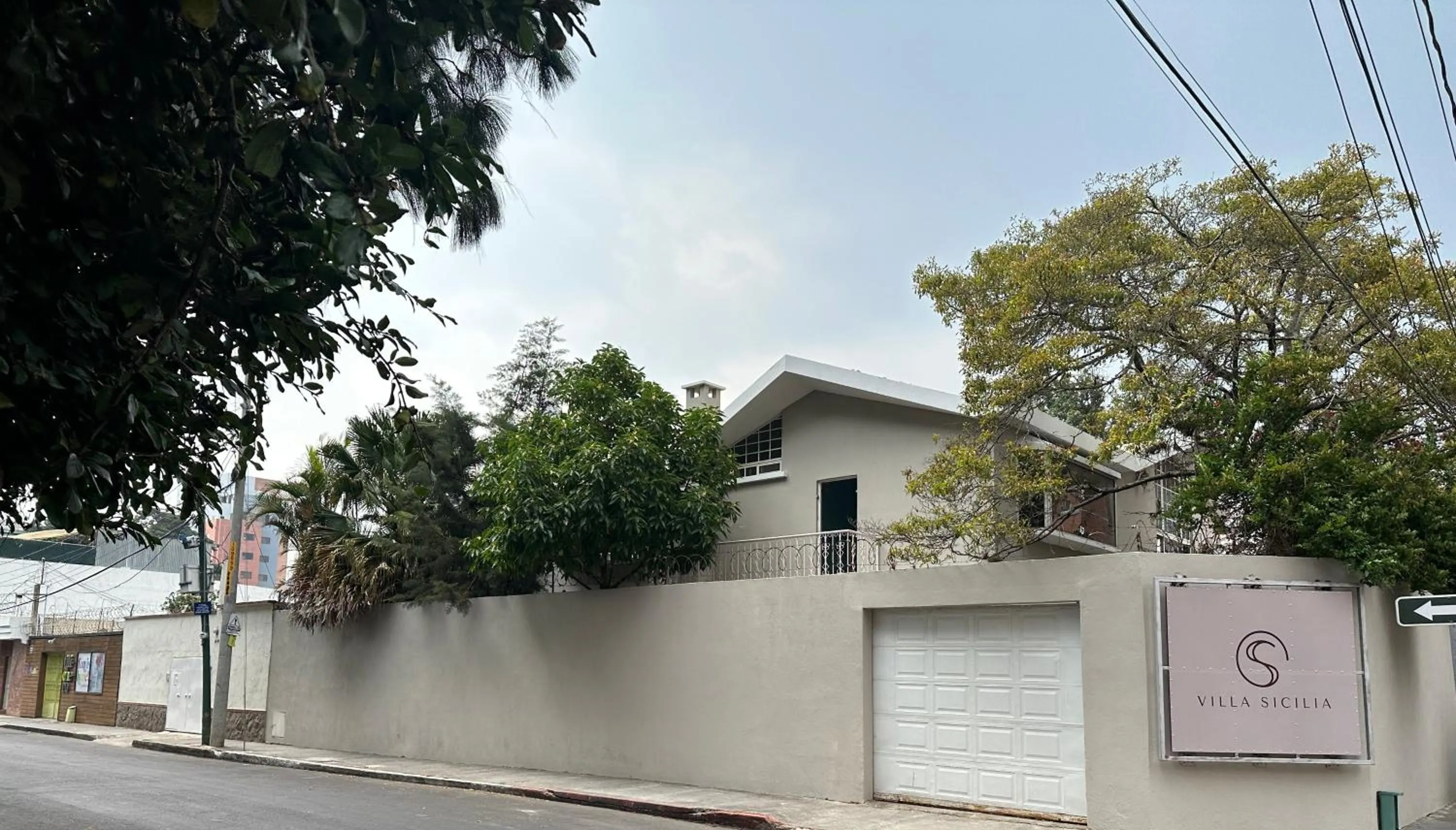 Property building in Villa Sicilia