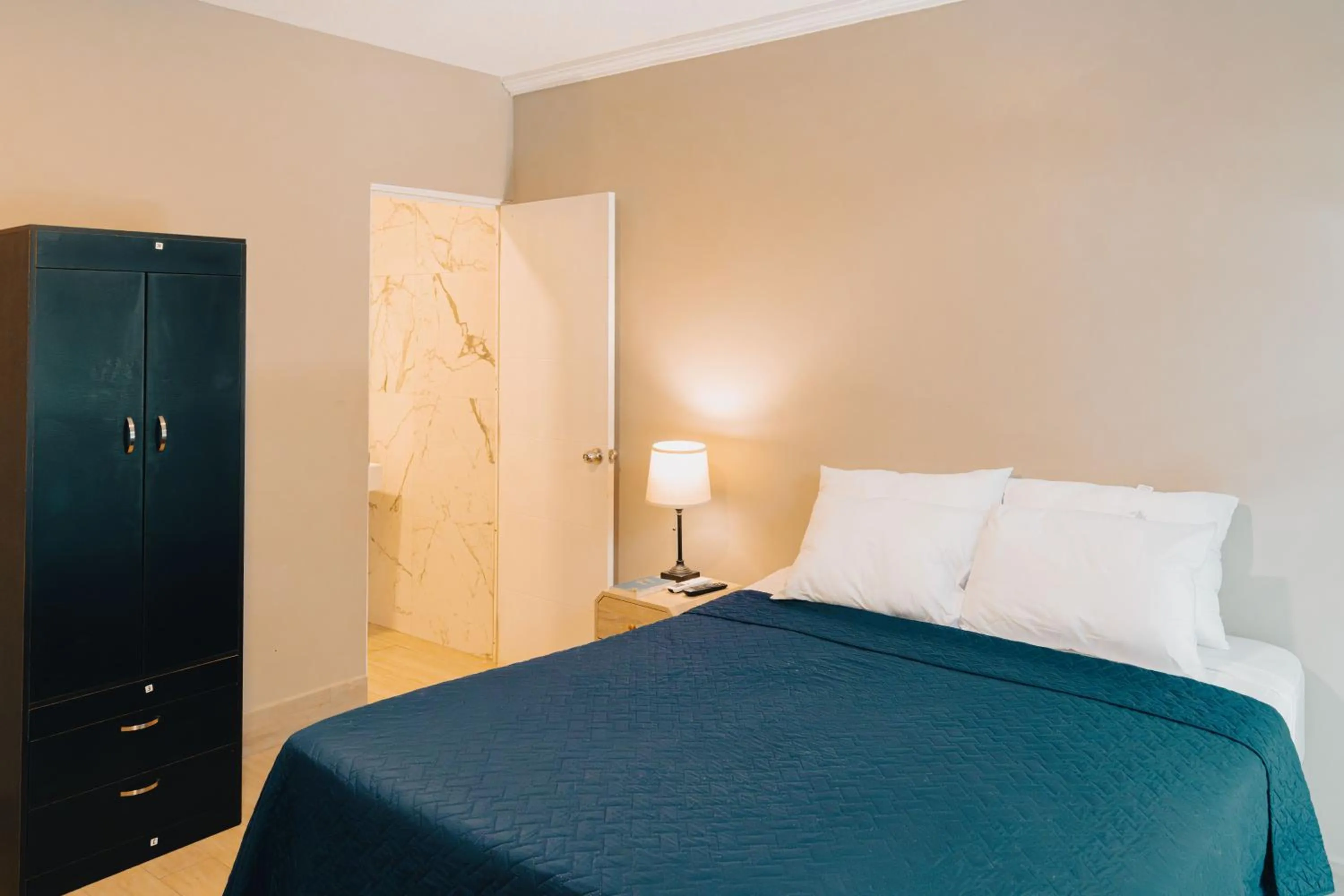 wardrobe, Bed in Villa Sicilia