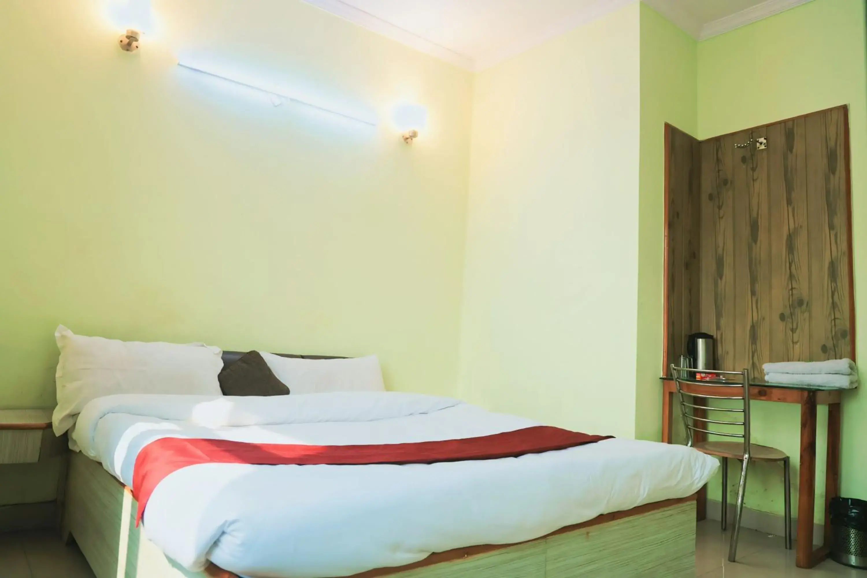 Superior Double Room in Hotel Shaurya By Sharma 0nline Solution Haridwar Superior Double Room in Hotel Shaurya By Sharma 0nline Solution Haridwar
