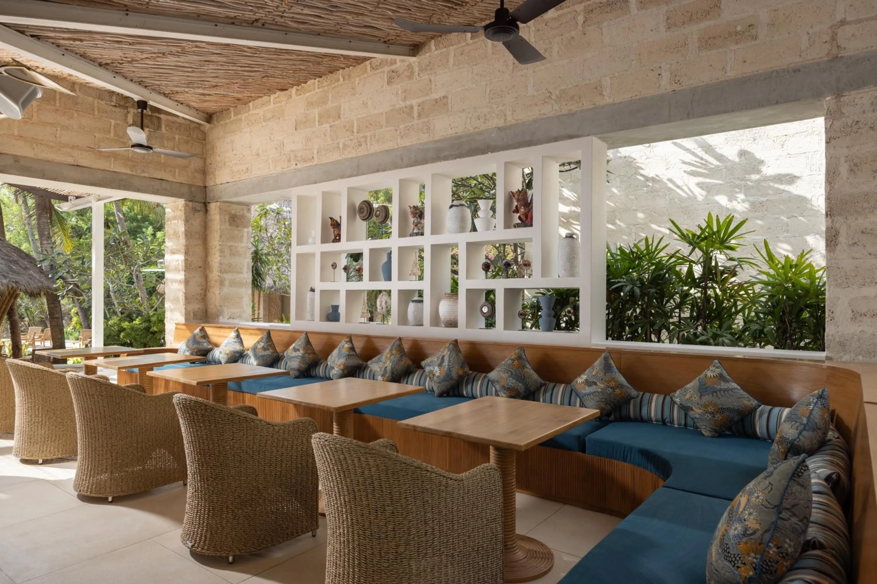 Restaurant/places to eat in Semaya Beach Resort