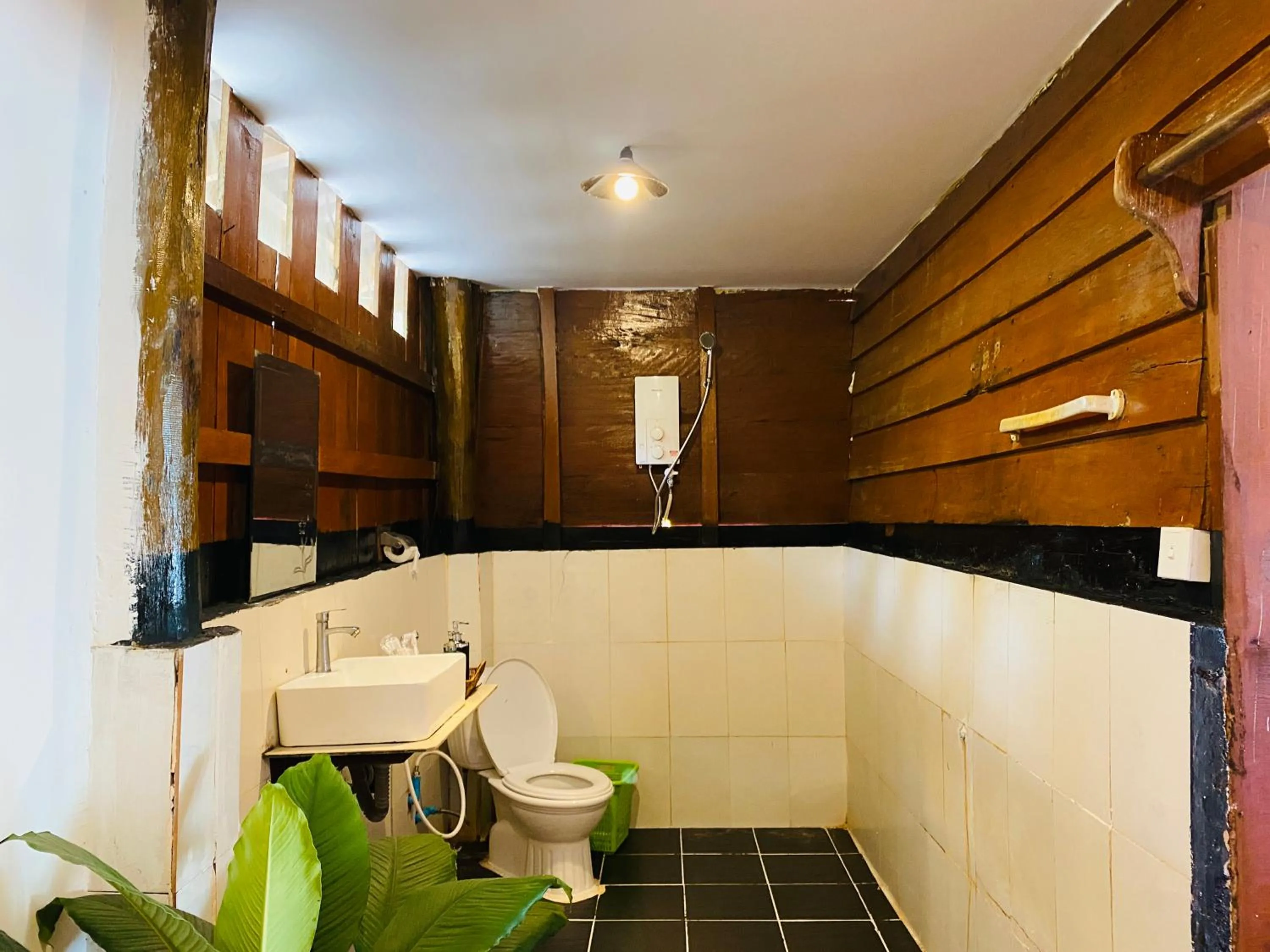 Toilet in Koh Rong Beach Hostel and Bungalows