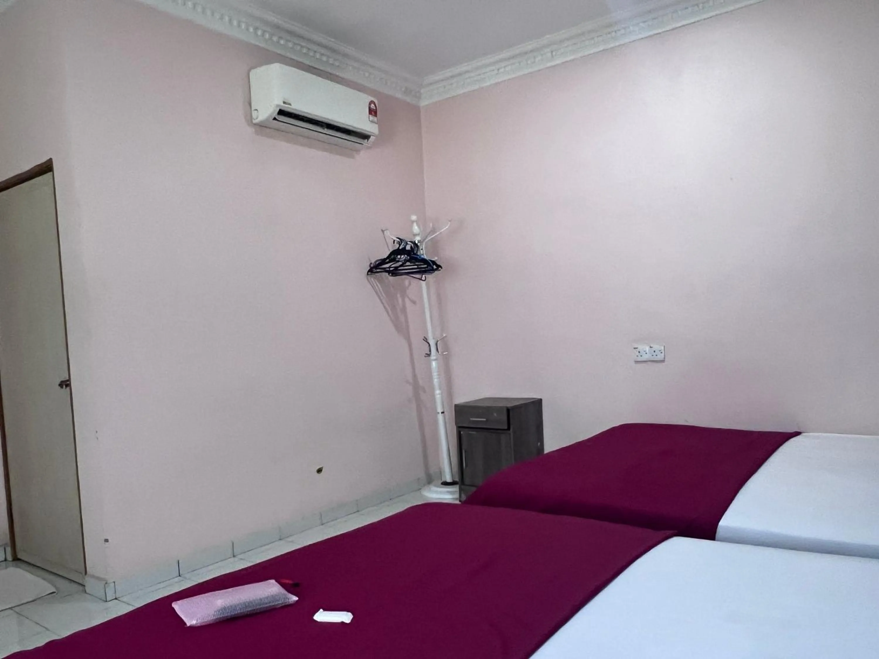 Bedroom in OYO 90981 Chenang Rest House 1