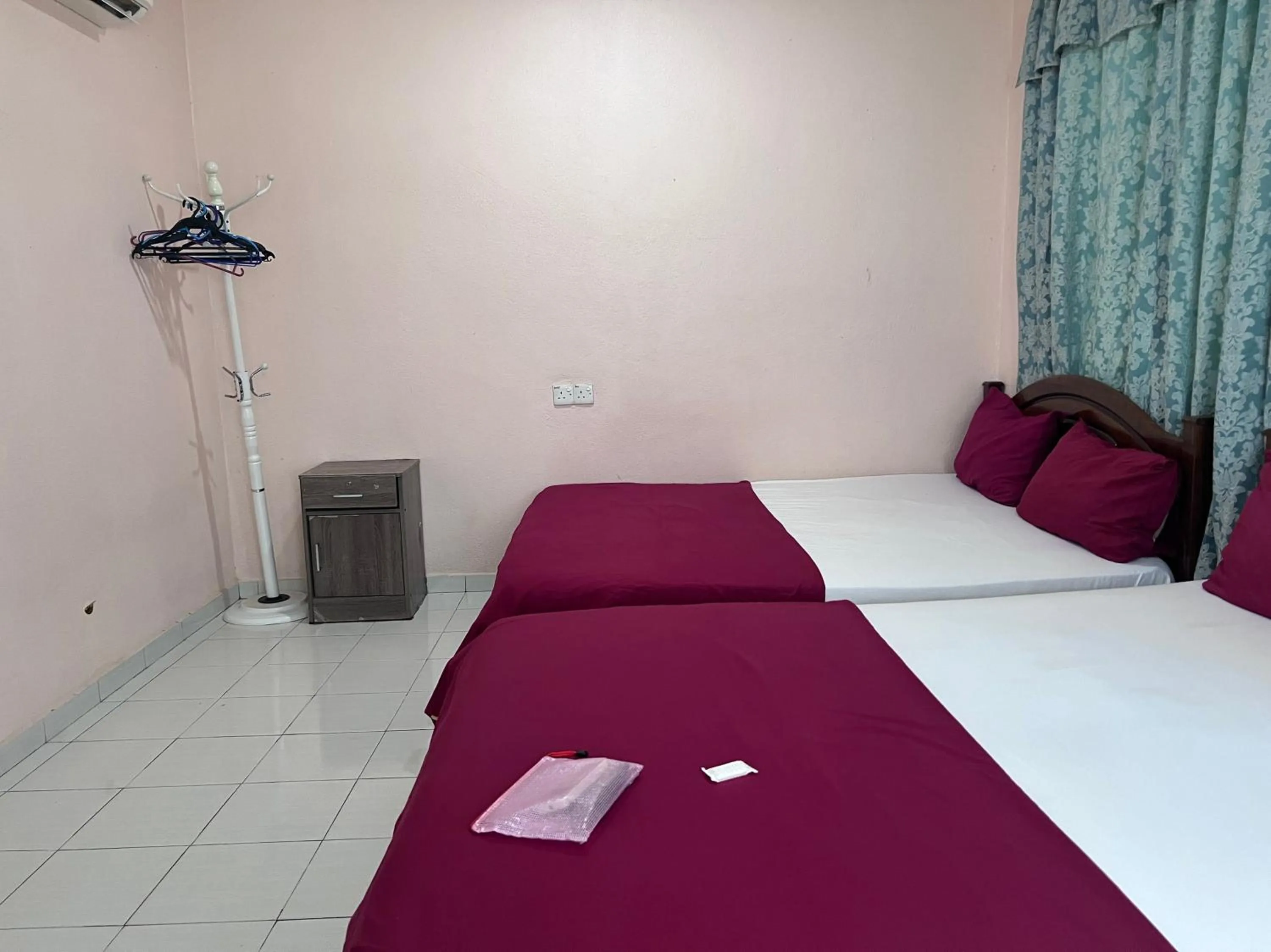 Bedroom in OYO 90981 Chenang Rest House 1