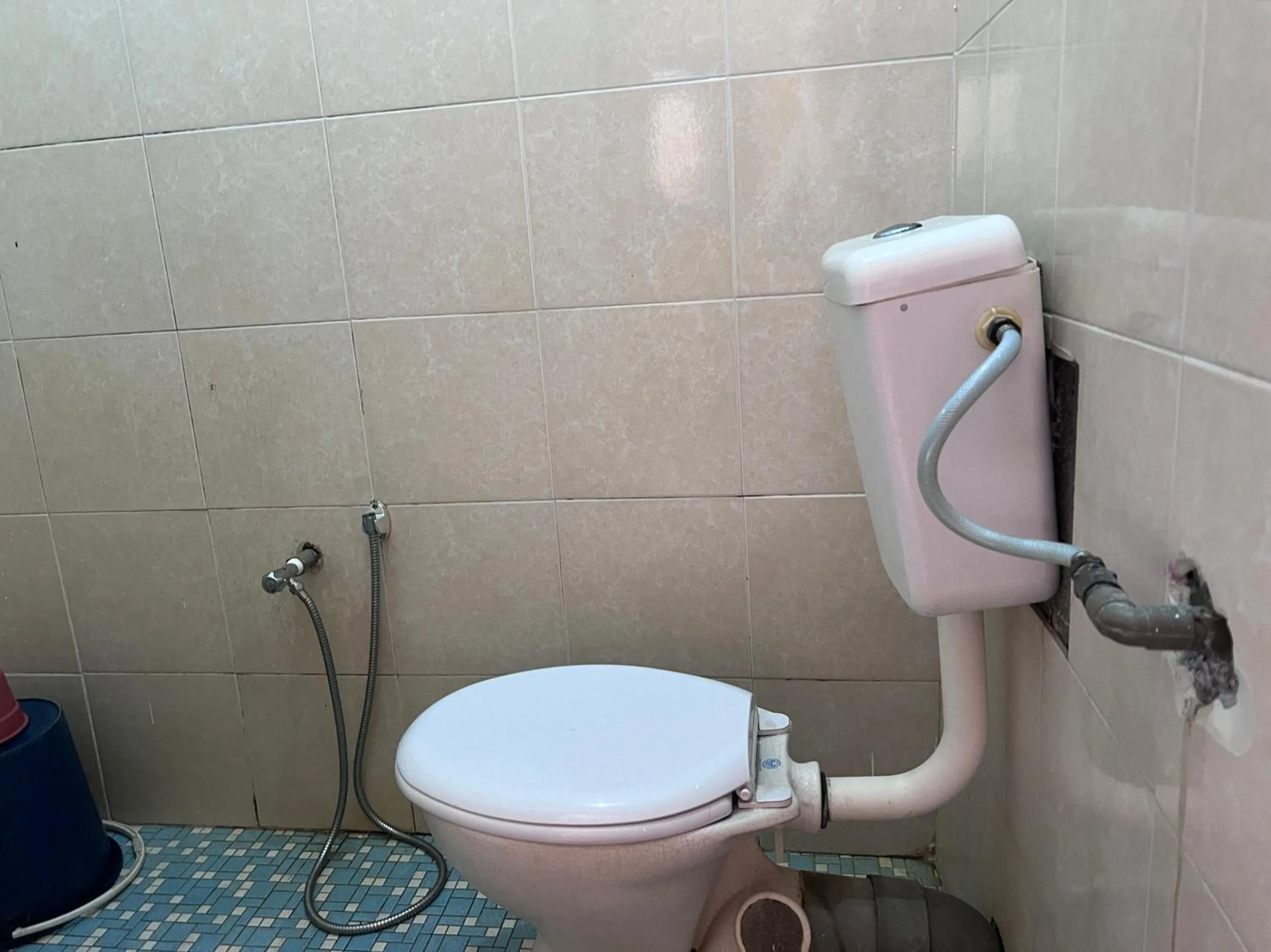 Bathroom in OYO 90981 Chenang Rest House 1