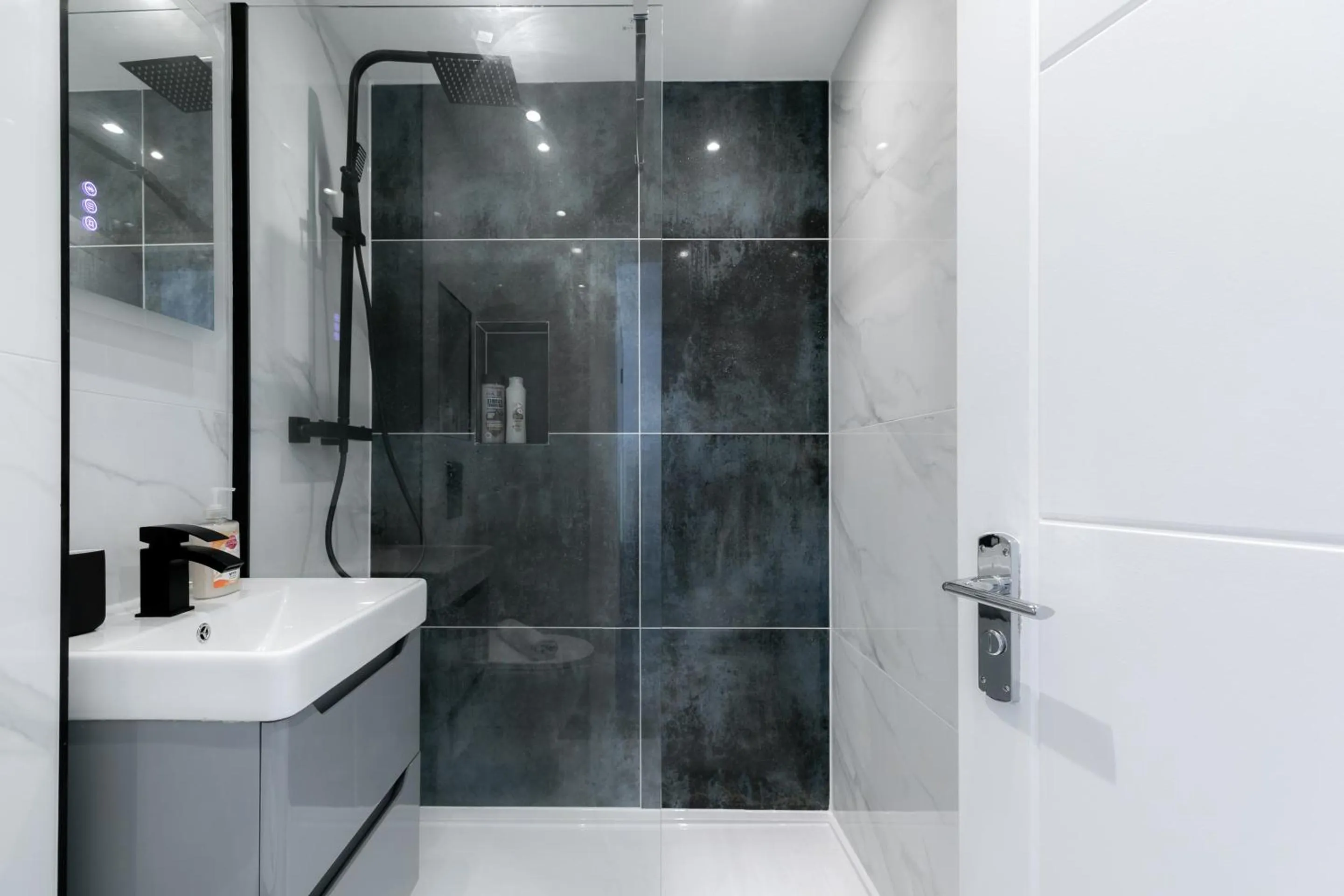 Bathroom in Comfortable Apartments near Harrods