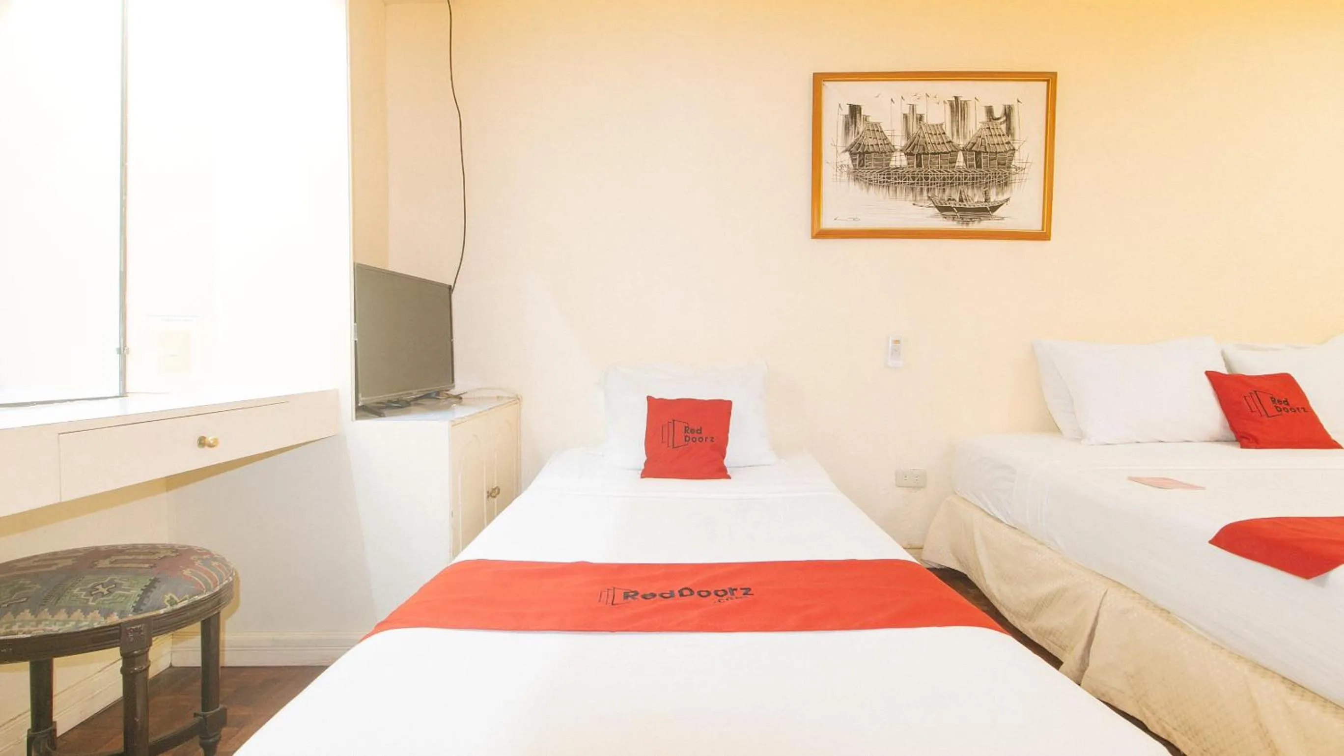 Bed in RedDoorz @ Tondaligan Beach Hotel