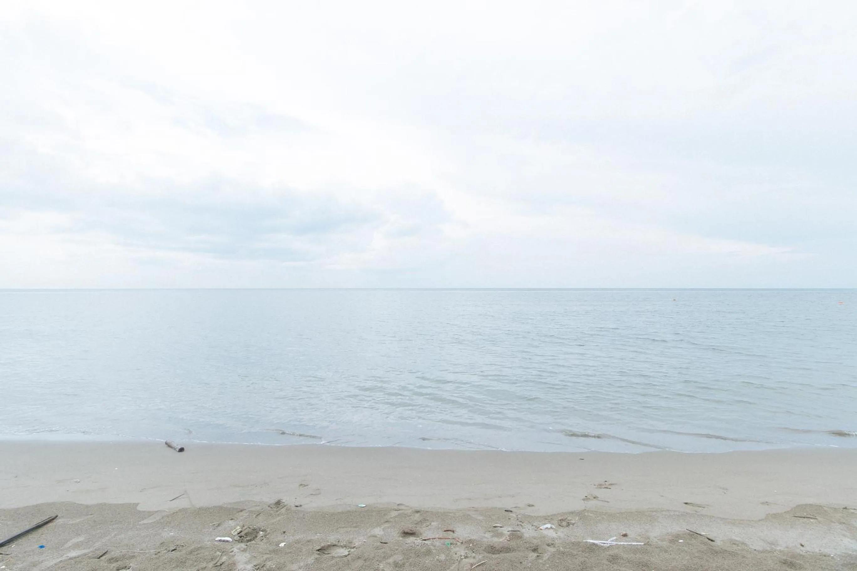 Beach in RedDoorz @ Tondaligan Beach Hotel