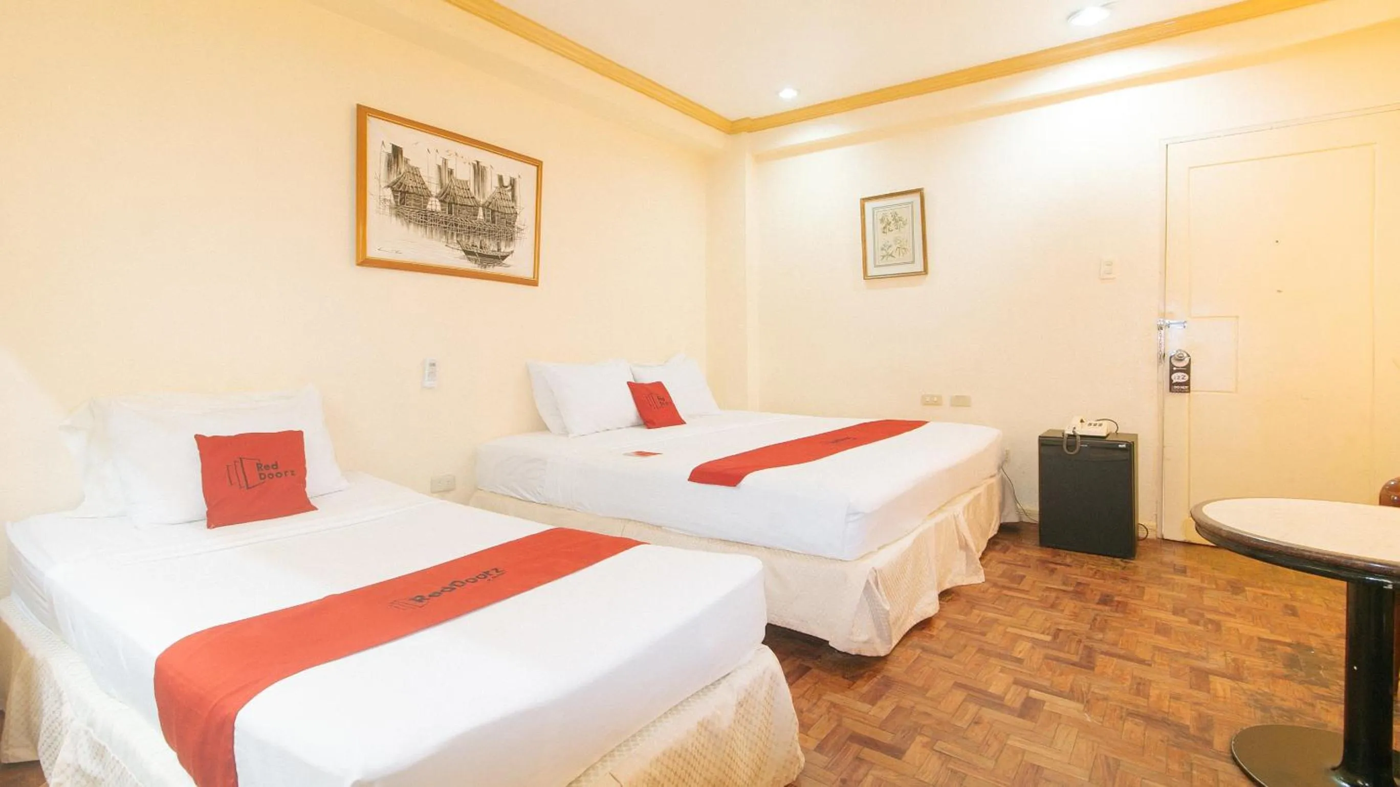 Bed in RedDoorz @ Tondaligan Beach Hotel