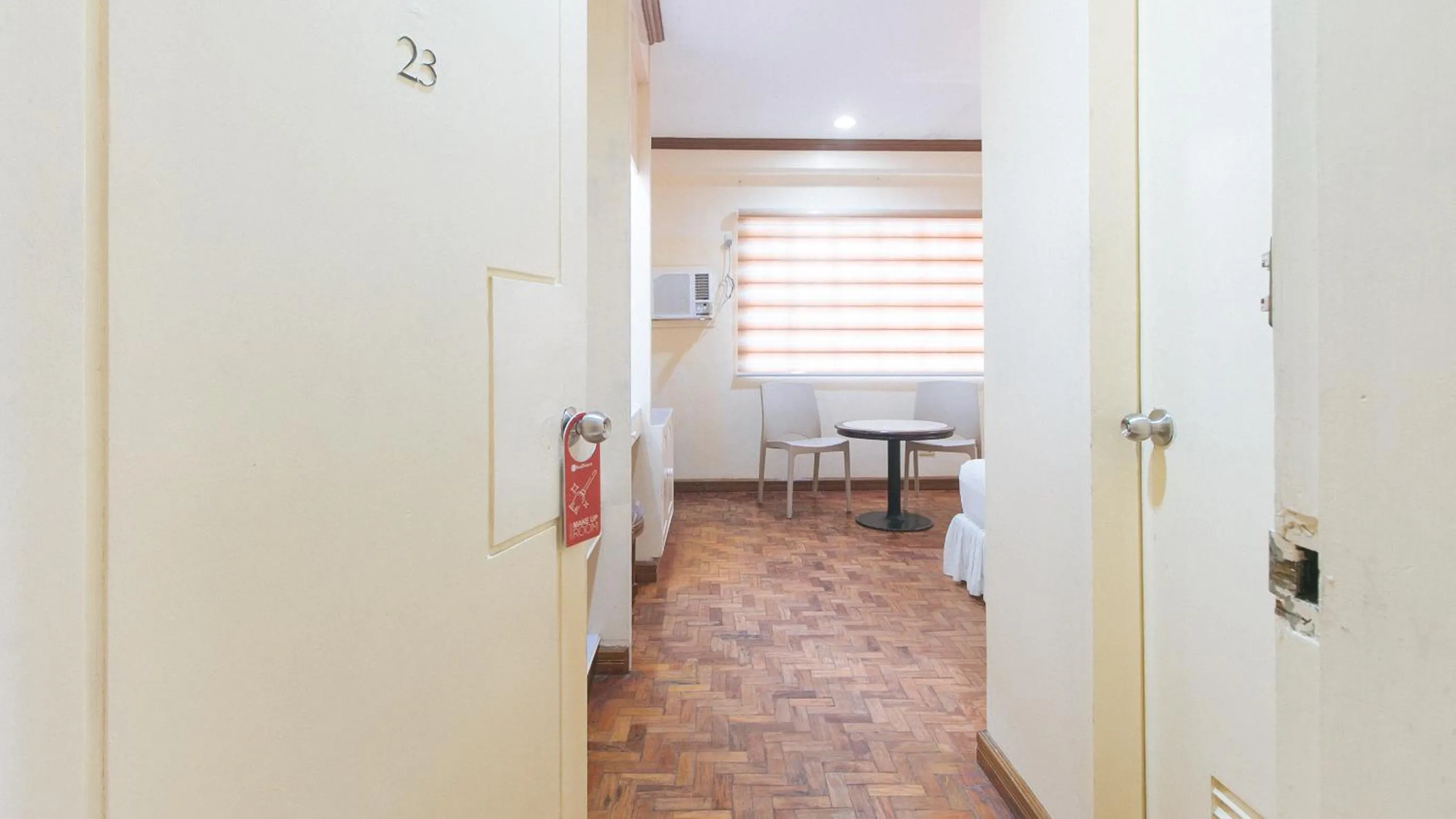 Bedroom in RedDoorz @ Tondaligan Beach Hotel