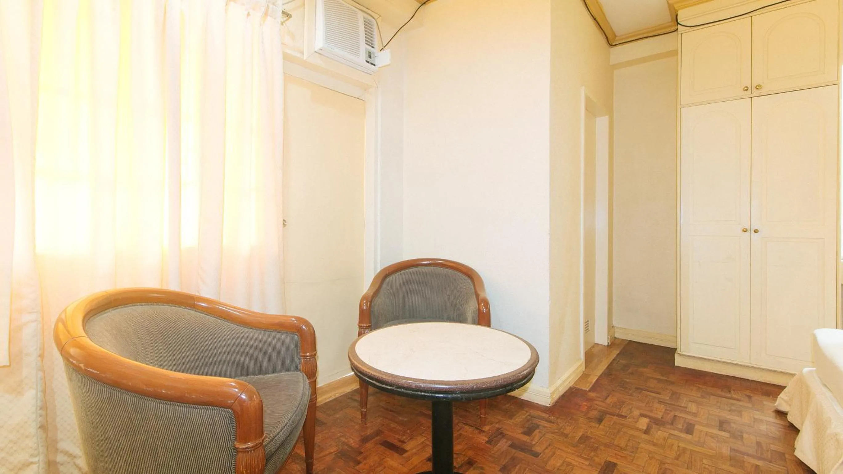 Bedroom in RedDoorz @ Tondaligan Beach Hotel