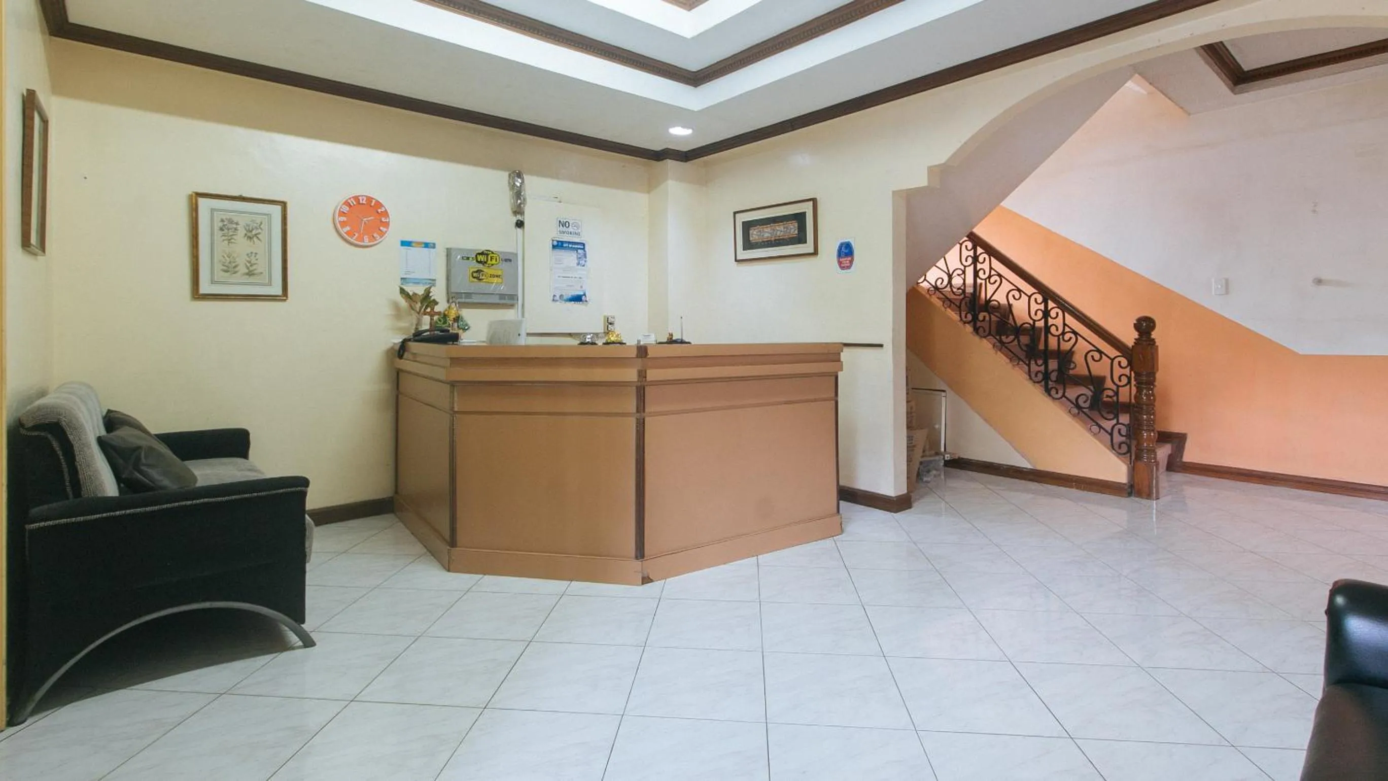 Lobby or reception in RedDoorz @ Tondaligan Beach Hotel