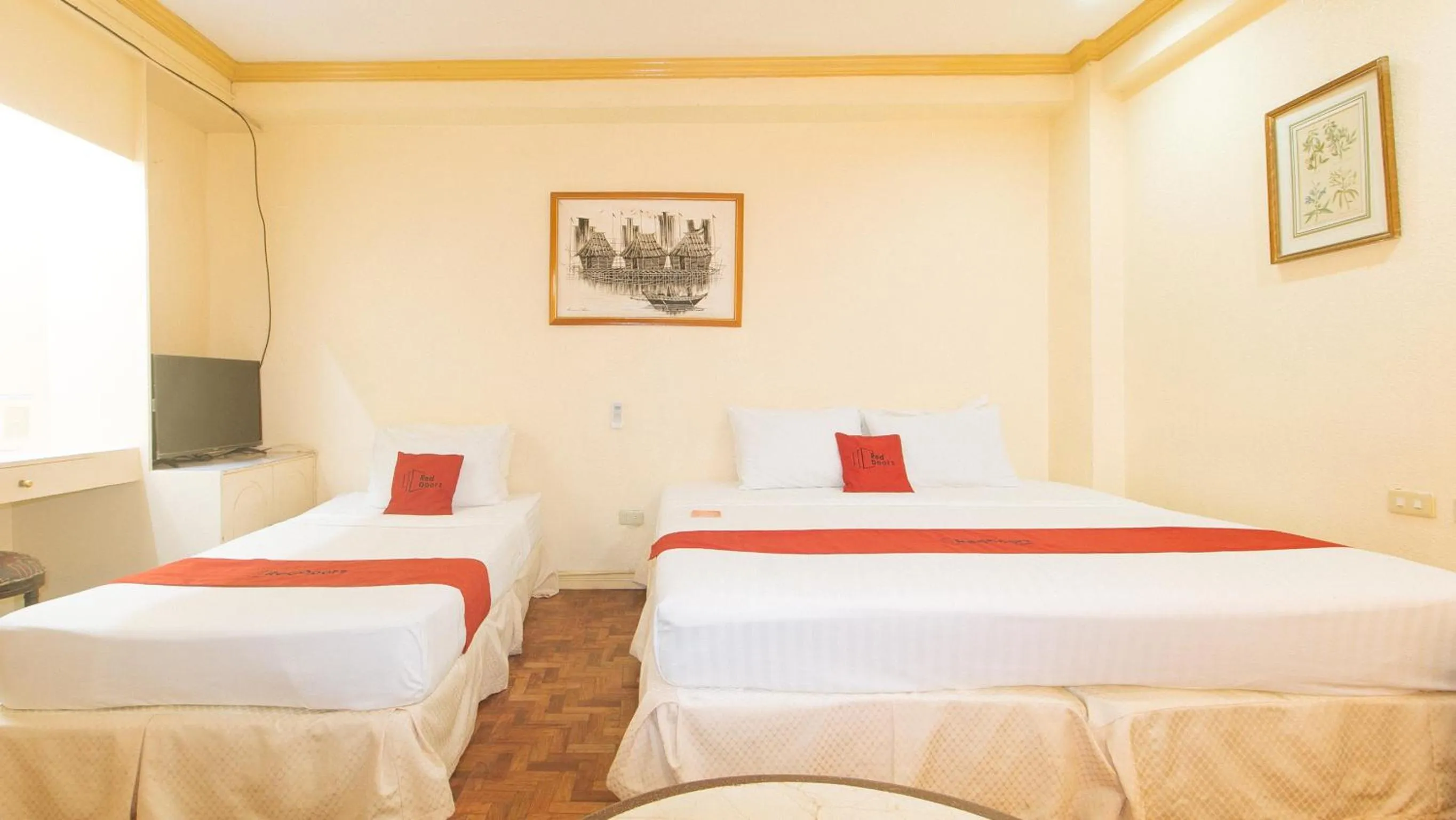 Bed in RedDoorz @ Tondaligan Beach Hotel