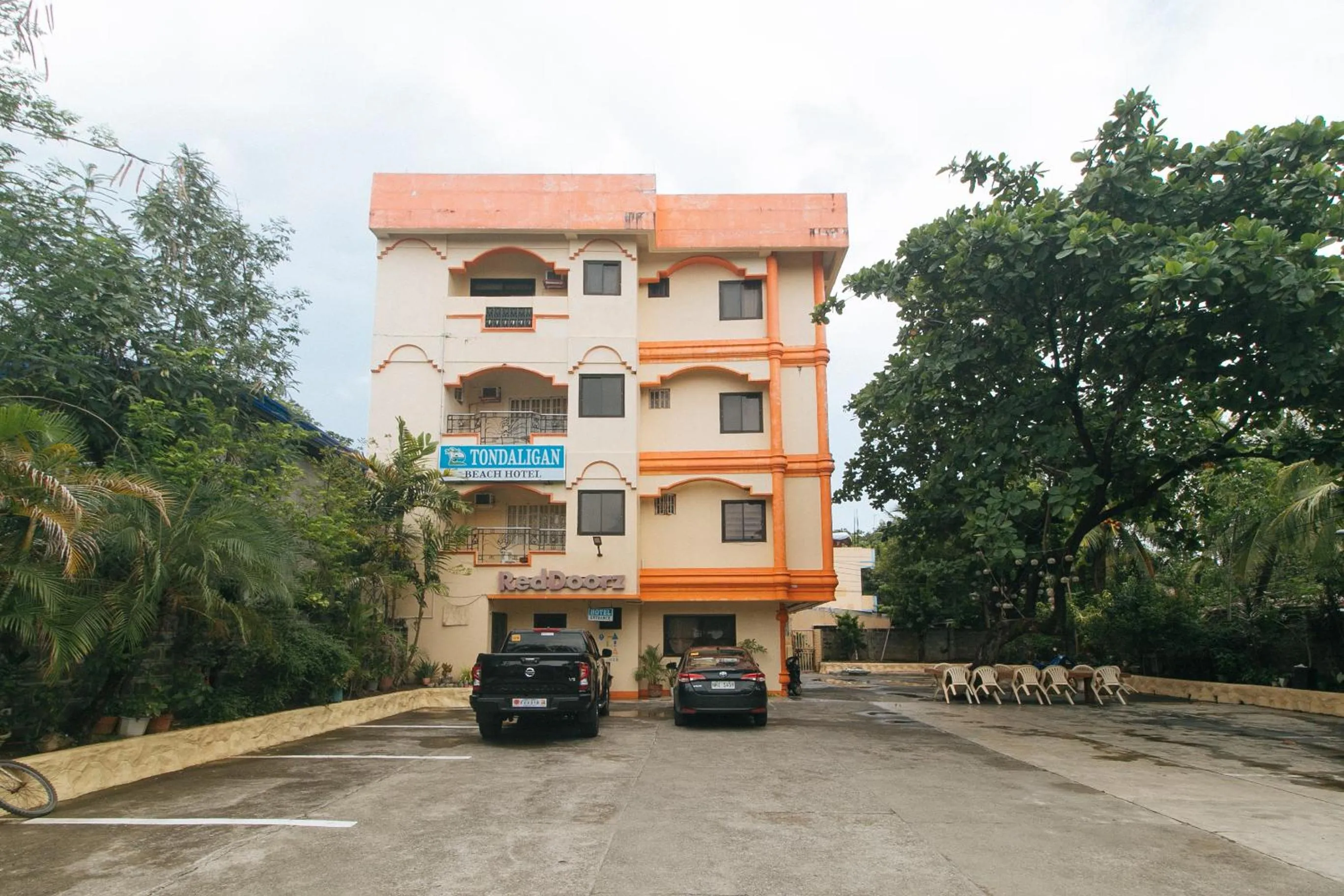 RedDoorz @ Tondaligan Beach Hotel