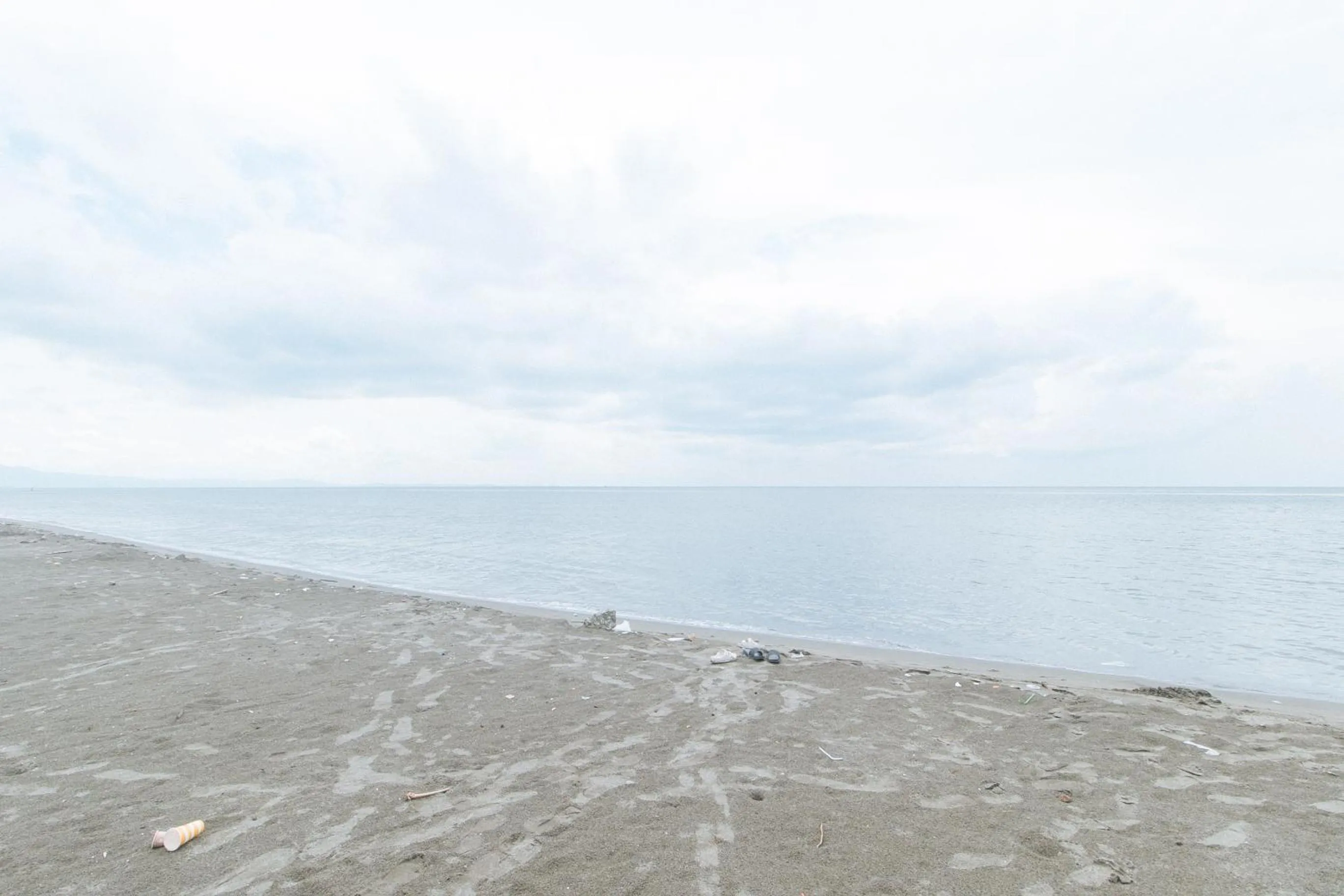 Beach in RedDoorz @ Tondaligan Beach Hotel