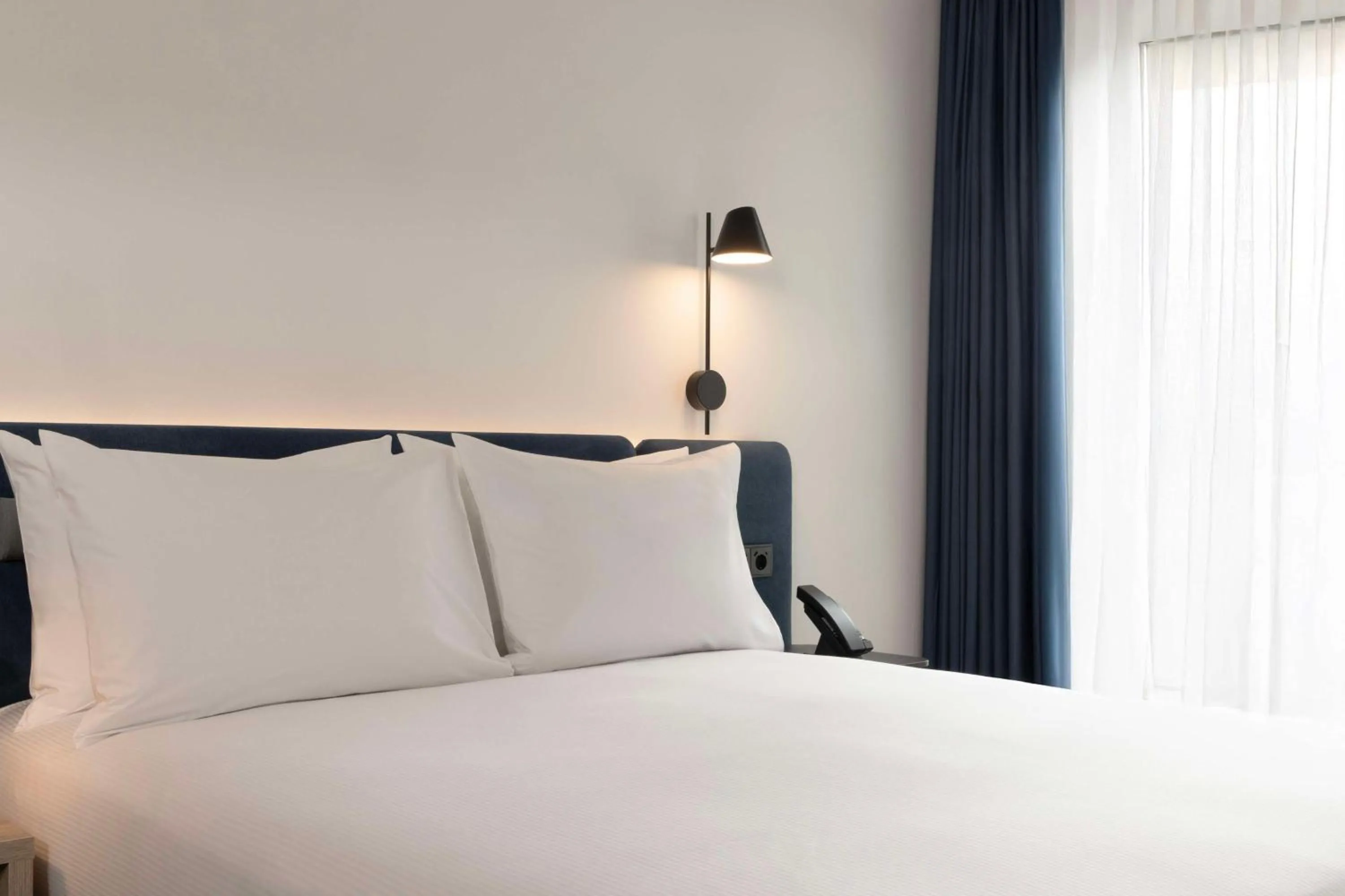 Bed in Hampton By Hilton Malaga Martiricos